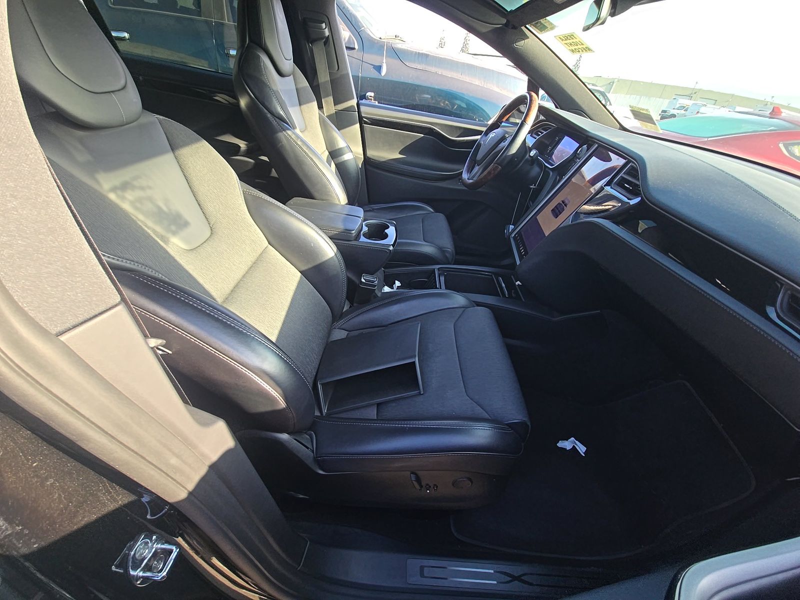 TESLA MODEL X - 9