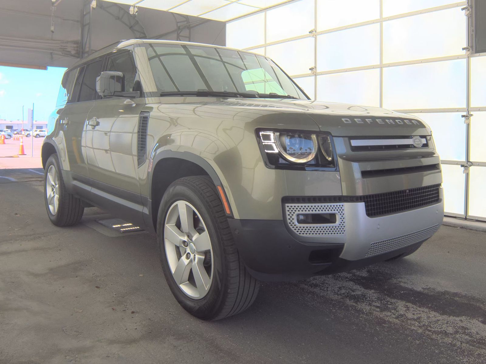 2023 Land Rover Defender 110 SE AWD