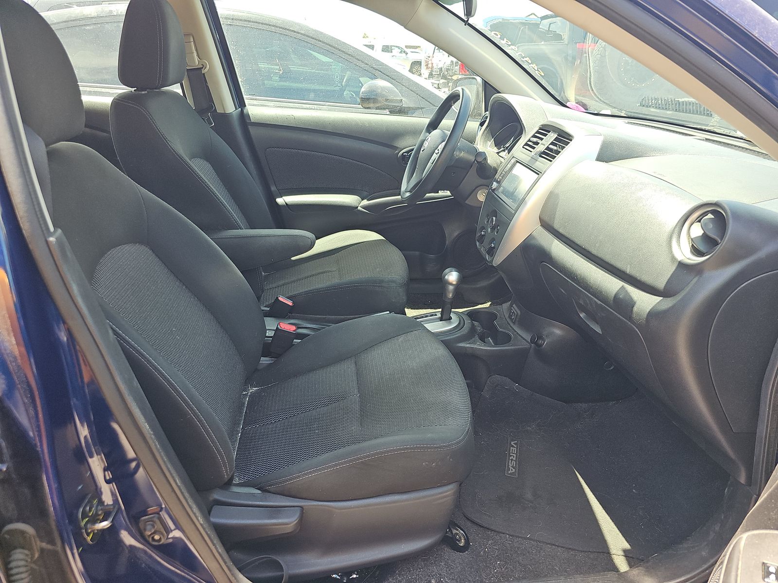 NISSAN VERSA - 9
