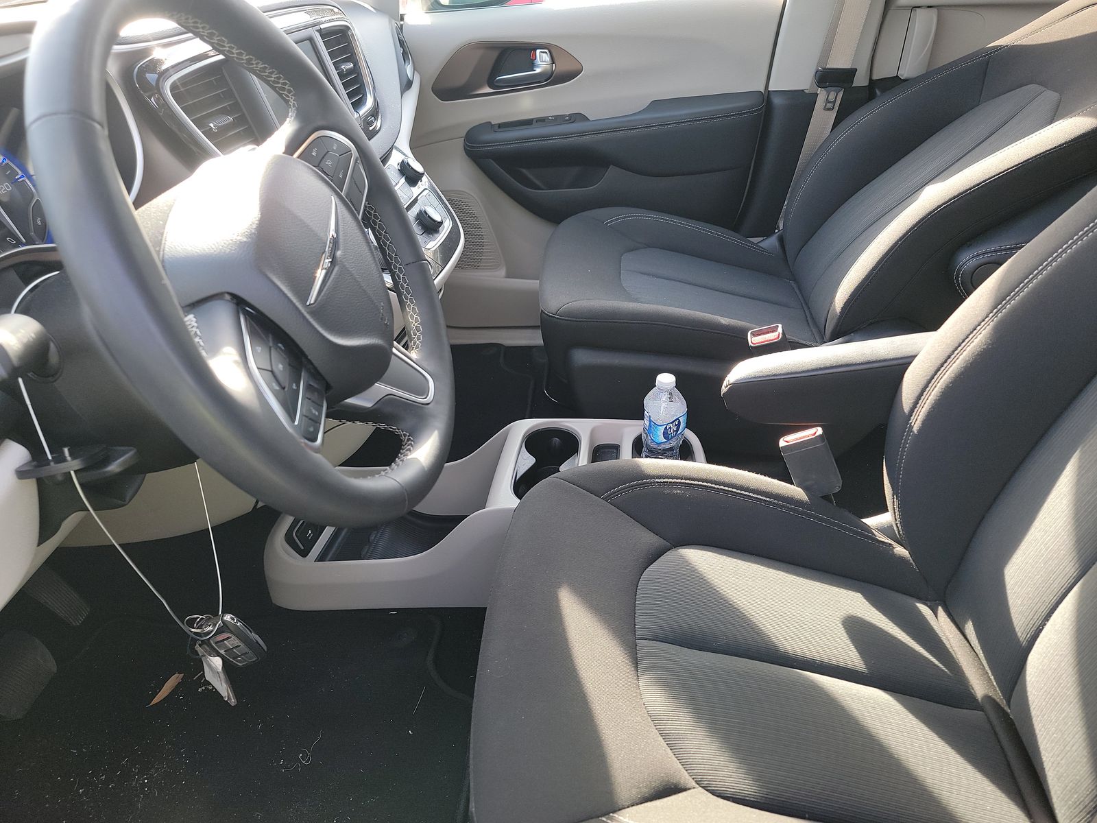 CHRYSLER VOYAGER - 8