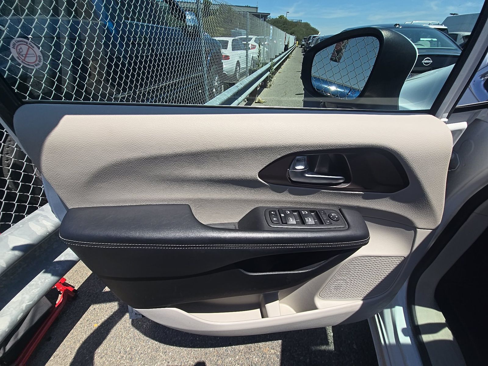 CHRYSLER VOYAGER - 10