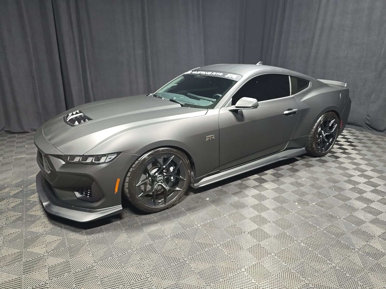 FORD MUSTANG - 1