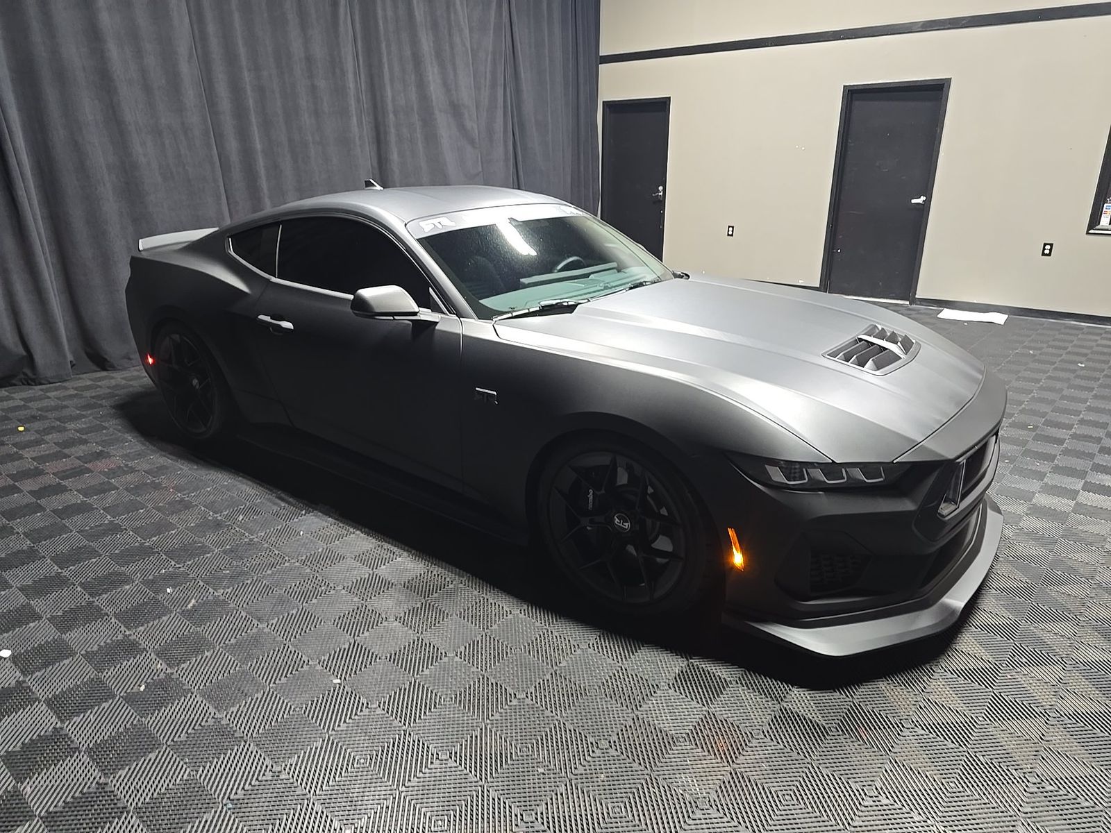FORD MUSTANG - 4