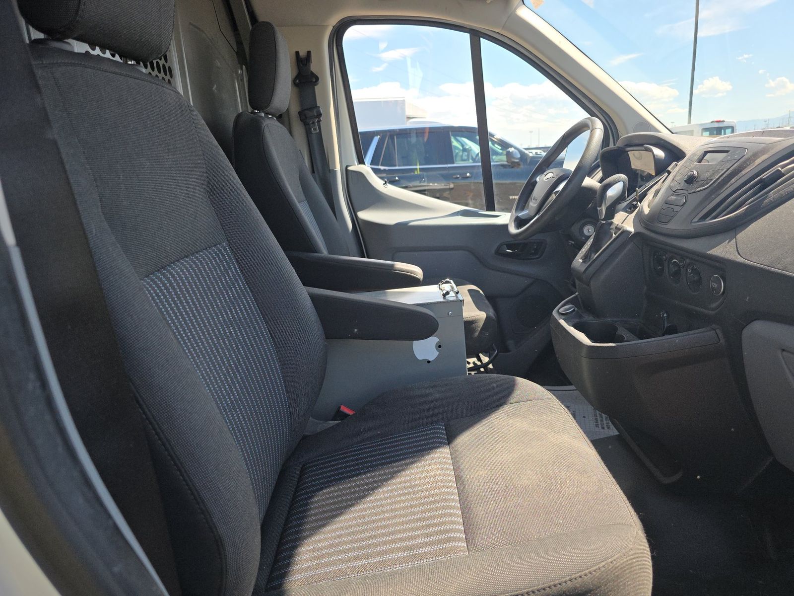 FORD TRANSIT 150 - 9