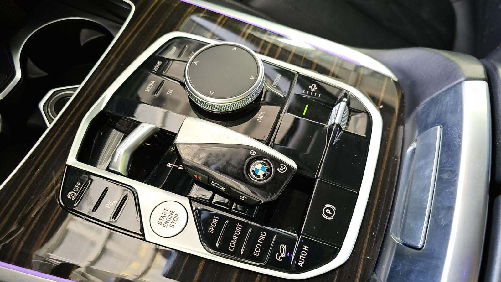 2025 BMW X7 xDrive40i AWD