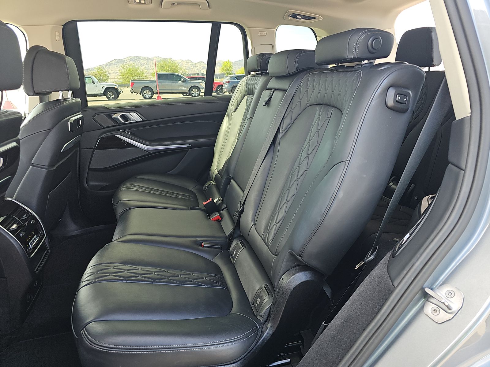 2025 BMW X7 xDrive40i AWD