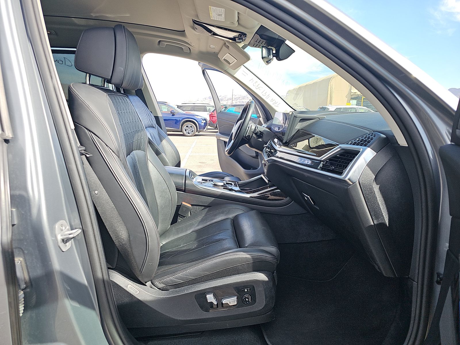 2025 BMW X7 xDrive40i AWD