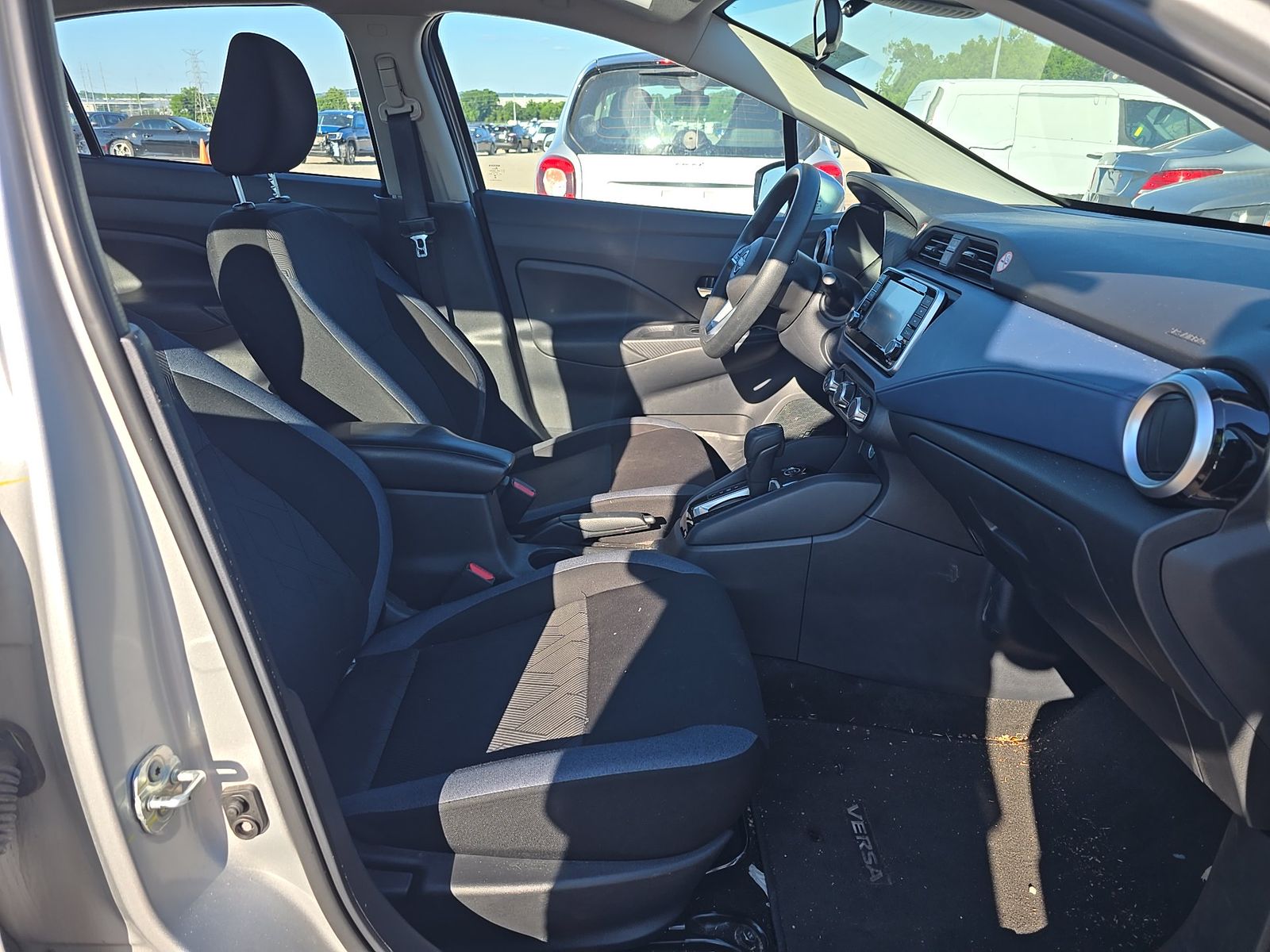 NISSAN VERSA - 9