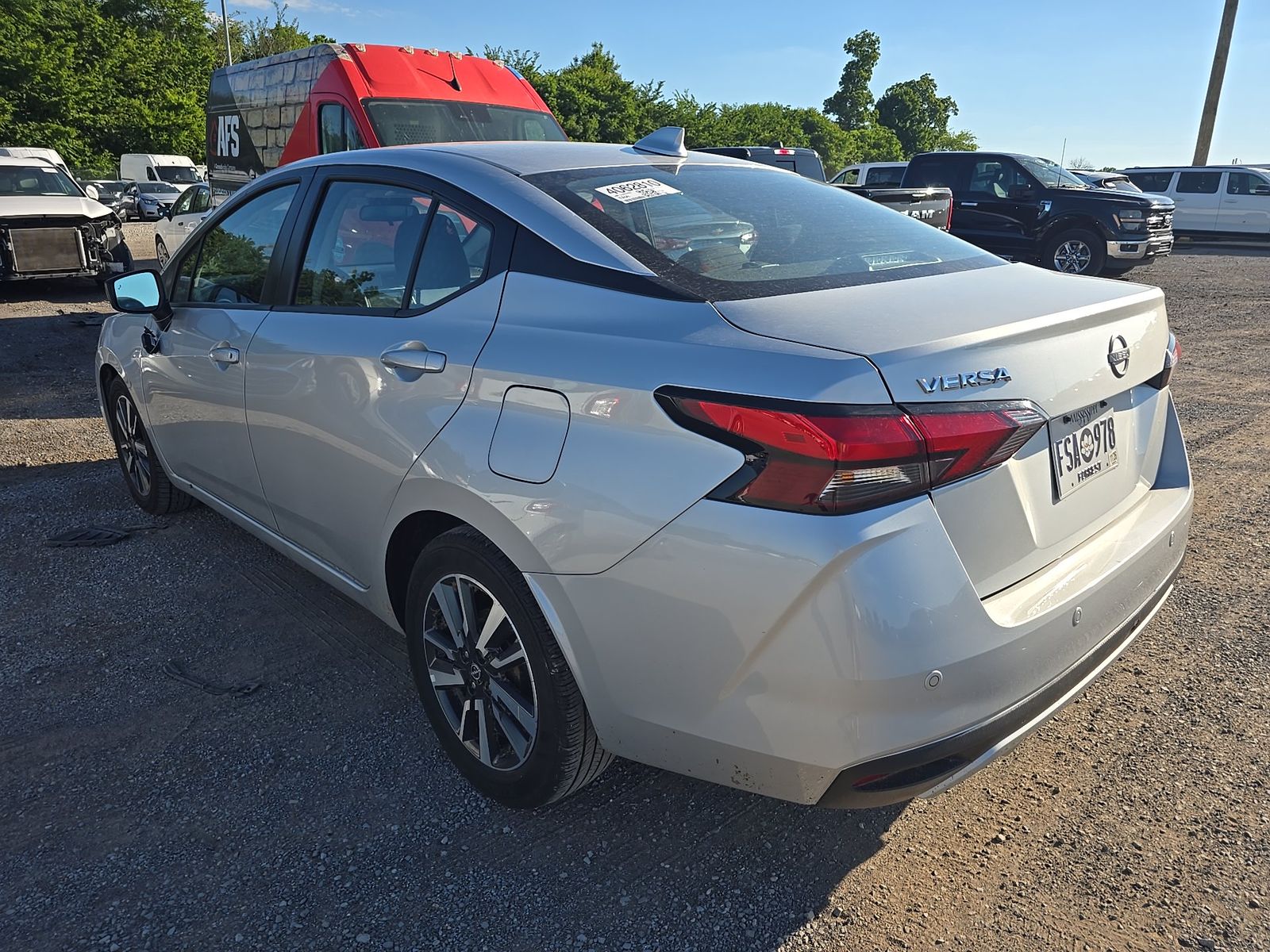 NISSAN VERSA - 7
