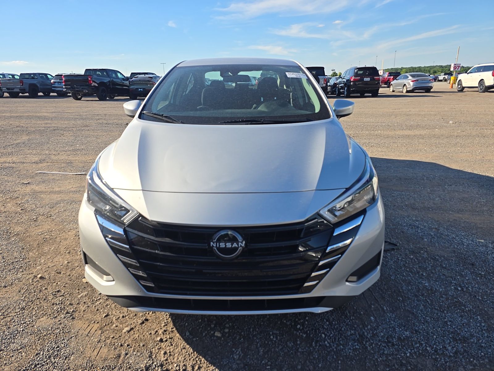 NISSAN VERSA - 3