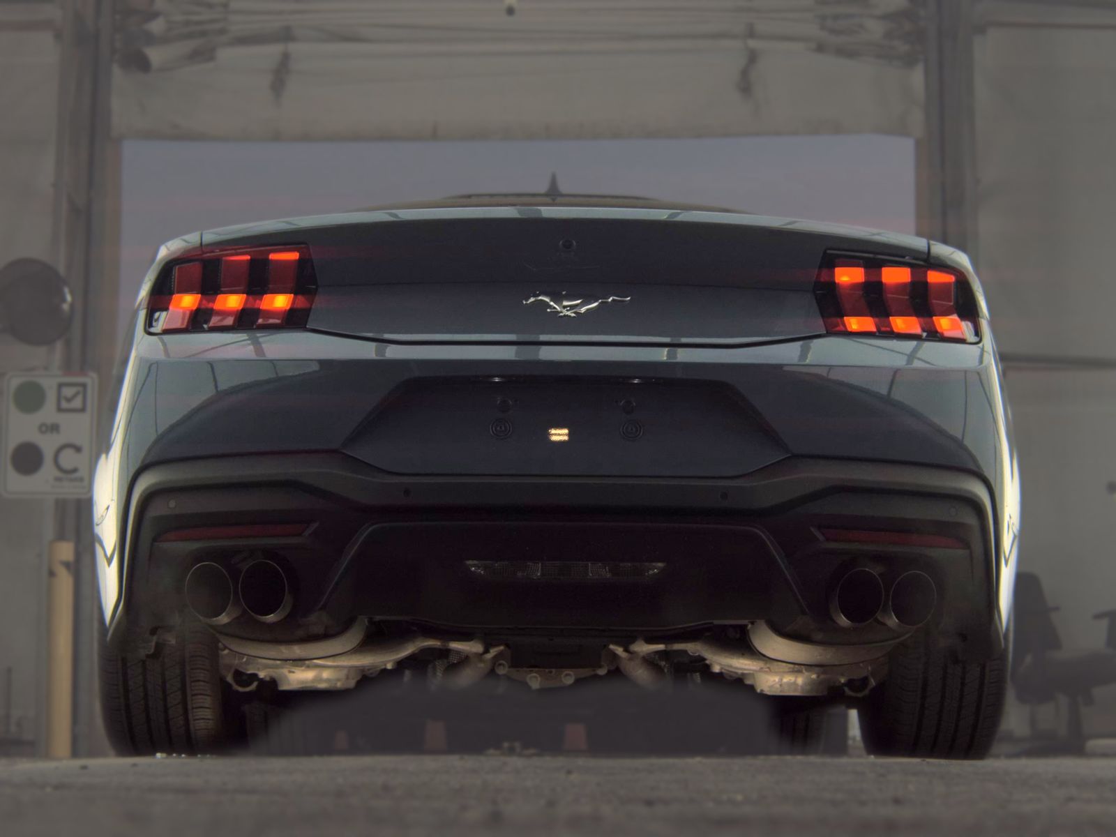 FORD MUSTANG - 8