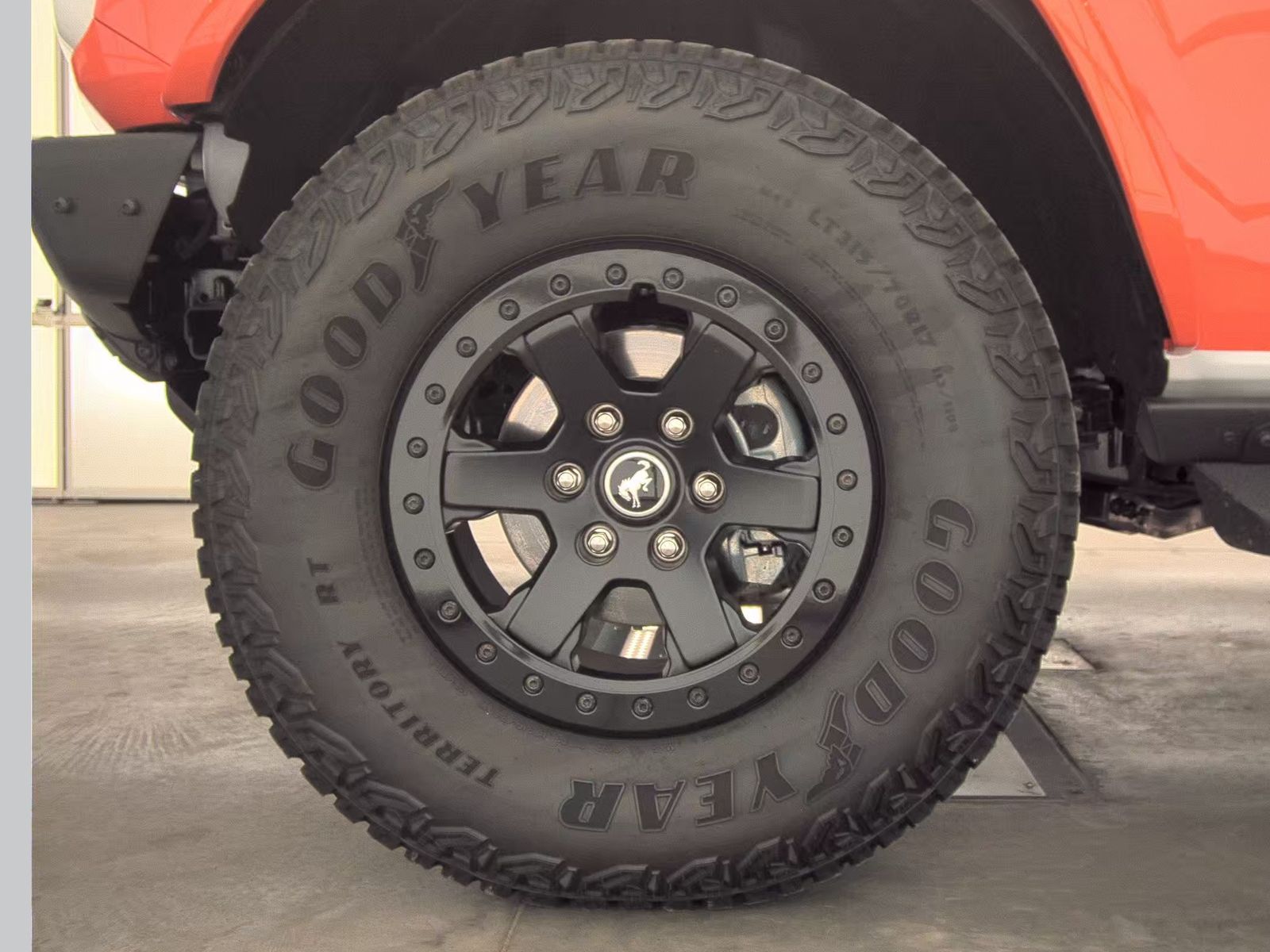 FORD BRONCO - 10