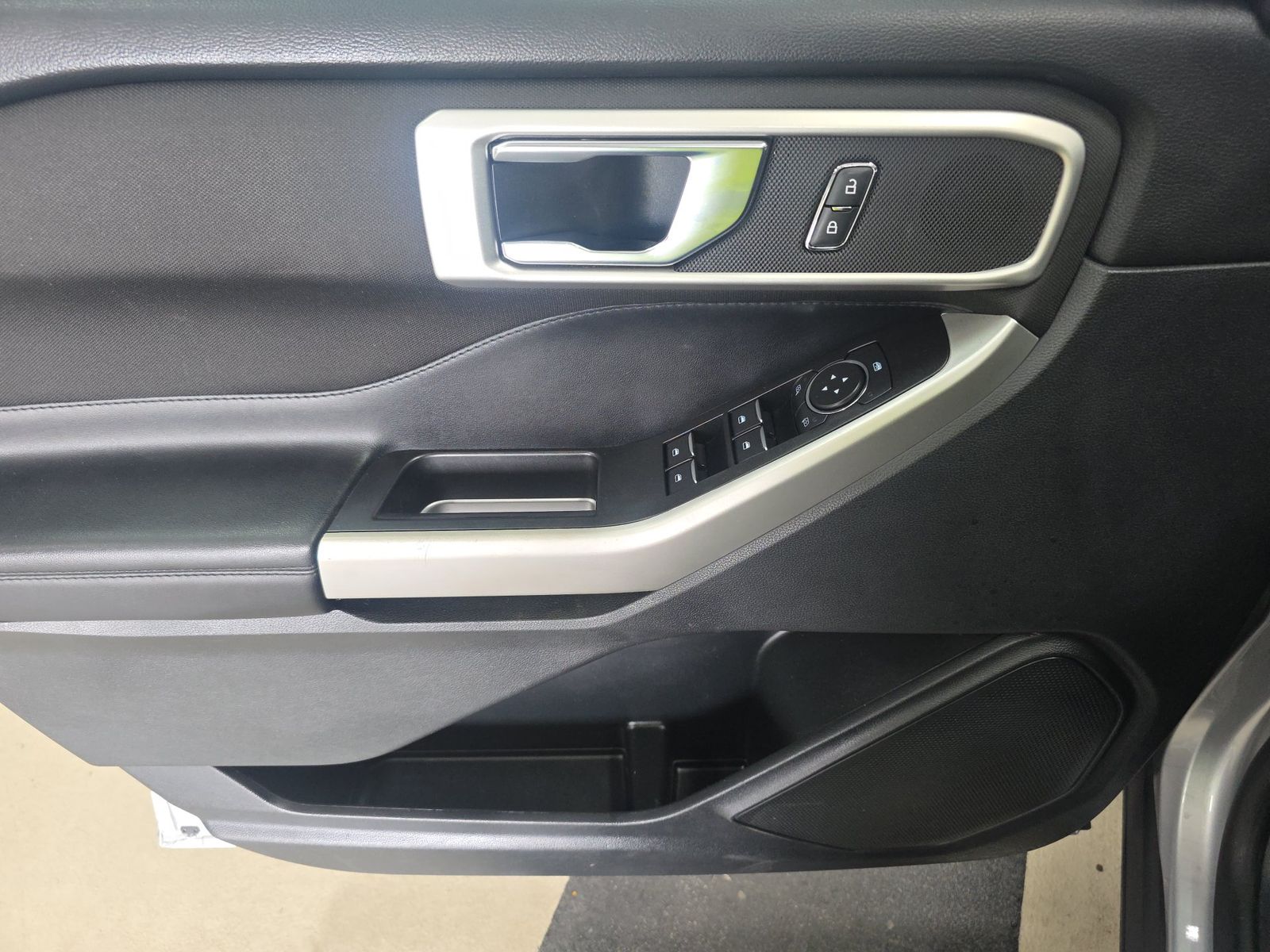 FORD EXPLORER - 10