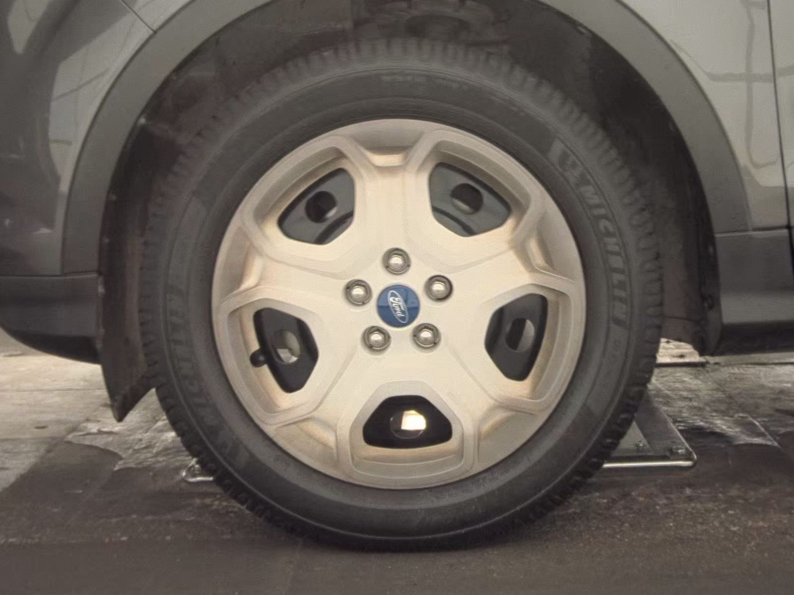 FORD ESCAPE - 10