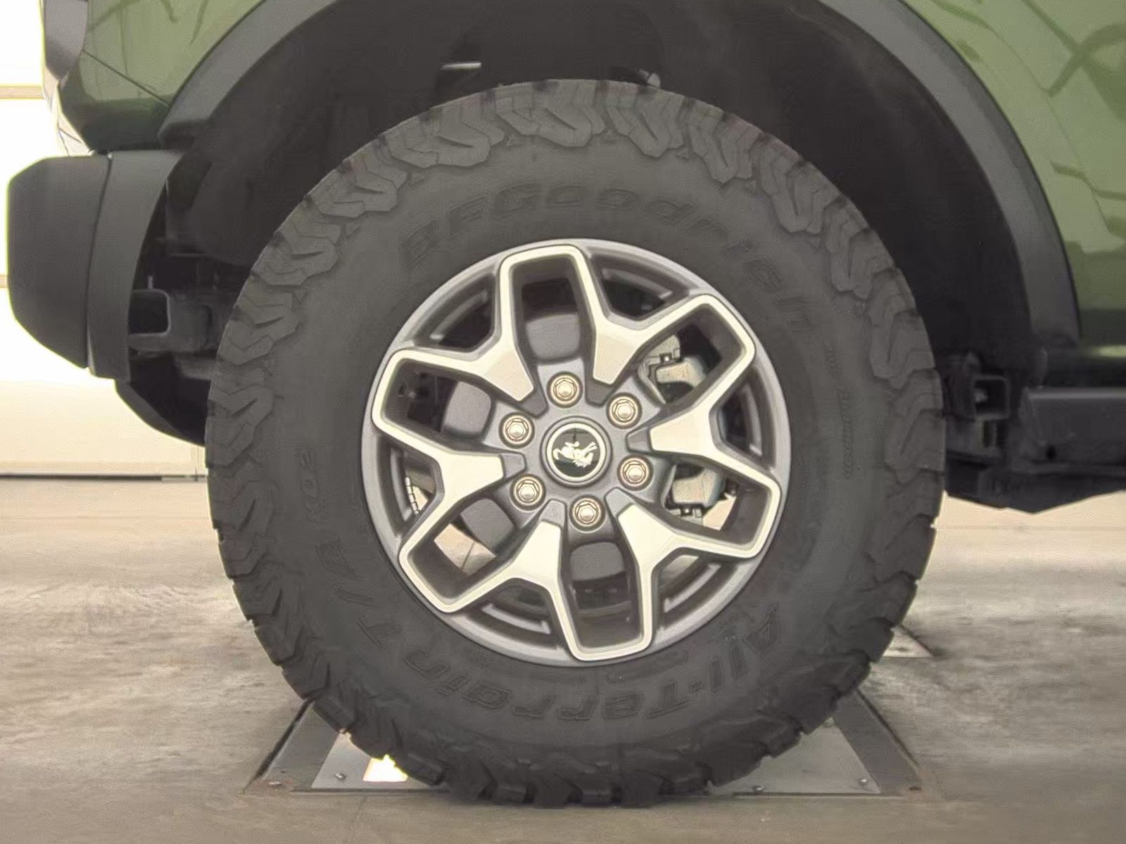 FORD BRONCO - 10