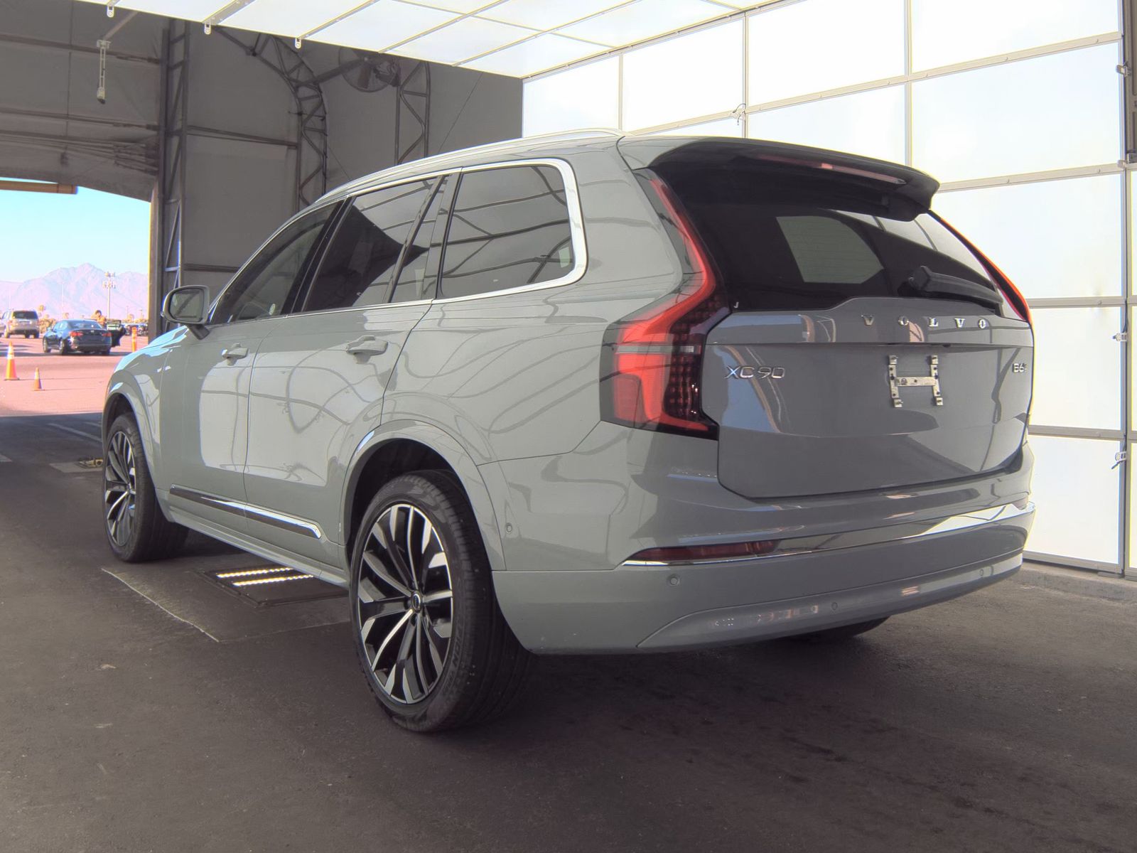 2025 Volvo XC90 B6 Plus AWD