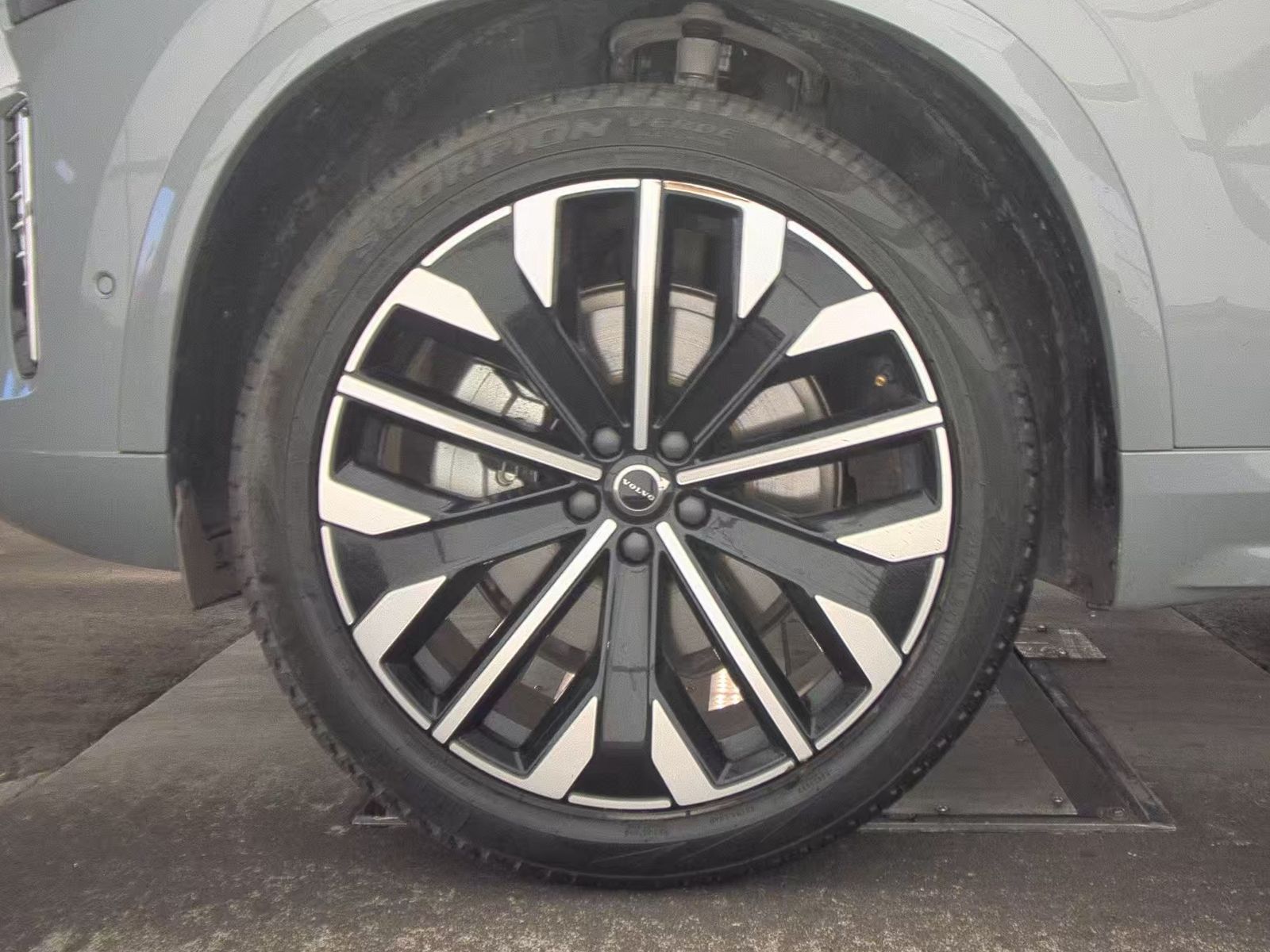 2025 Volvo XC90 B6 Plus AWD