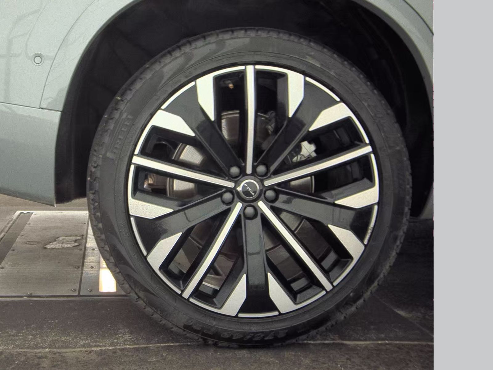 2025 Volvo XC90 B6 Plus AWD