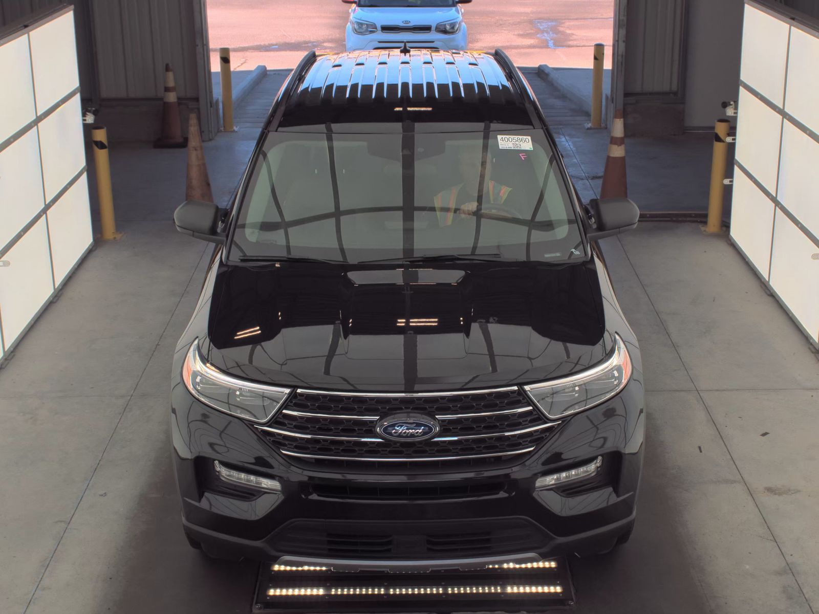 FORD EXPLORER - 3