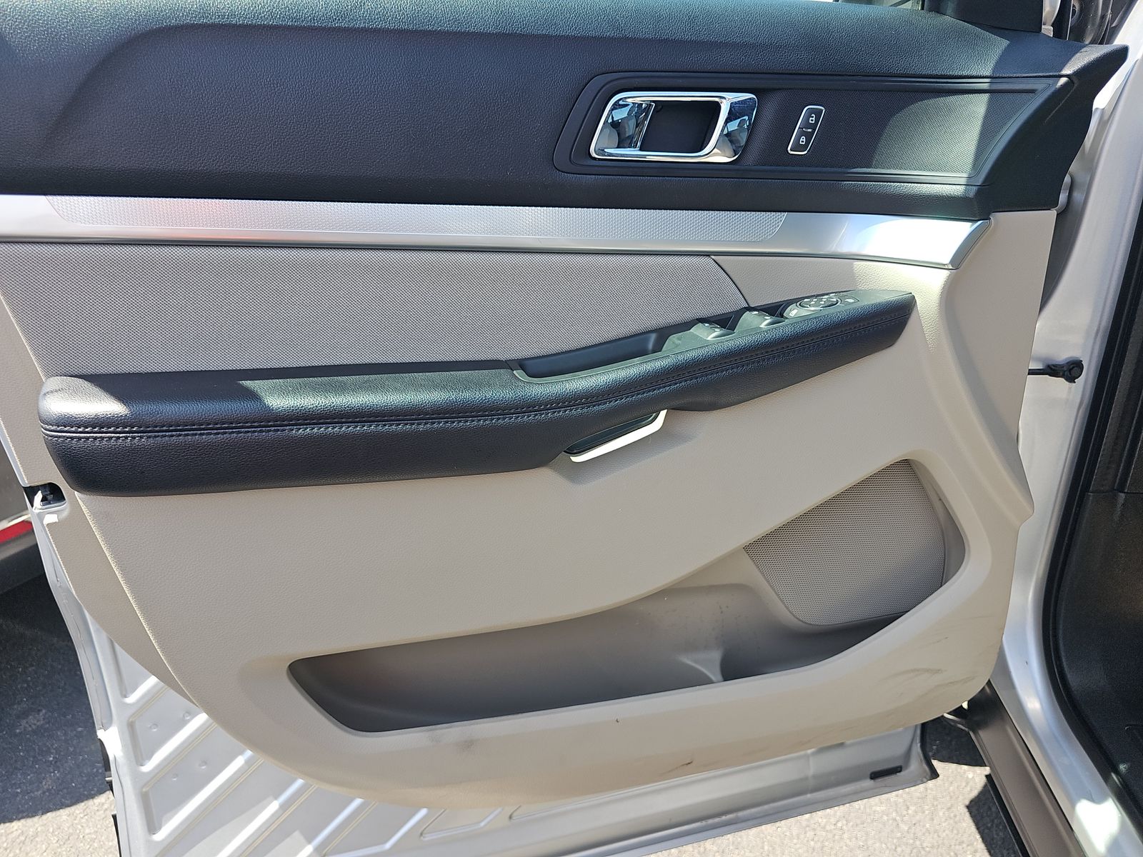 FORD EXPLORER - 10