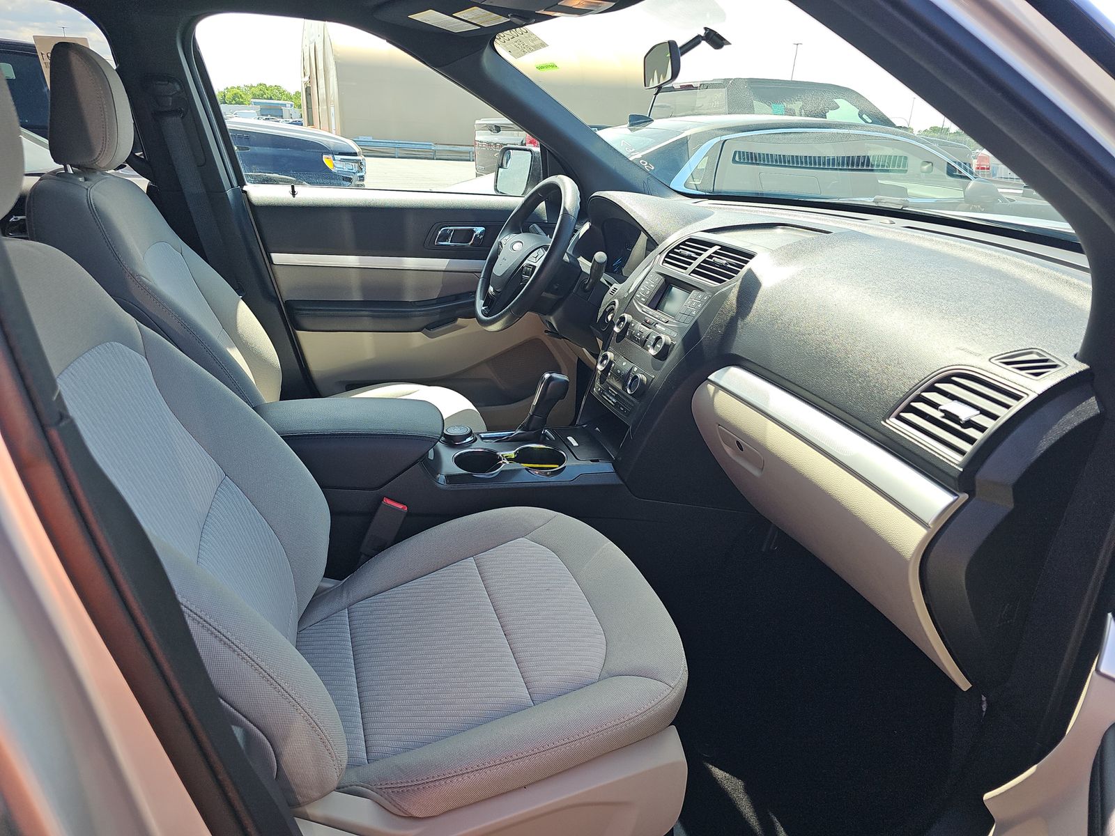 FORD EXPLORER - 9