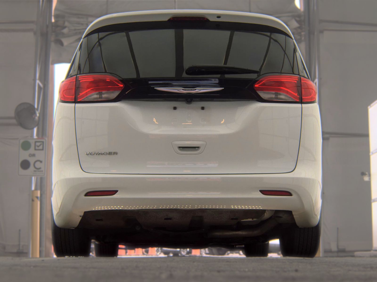 CHRYSLER VOYAGER - 8