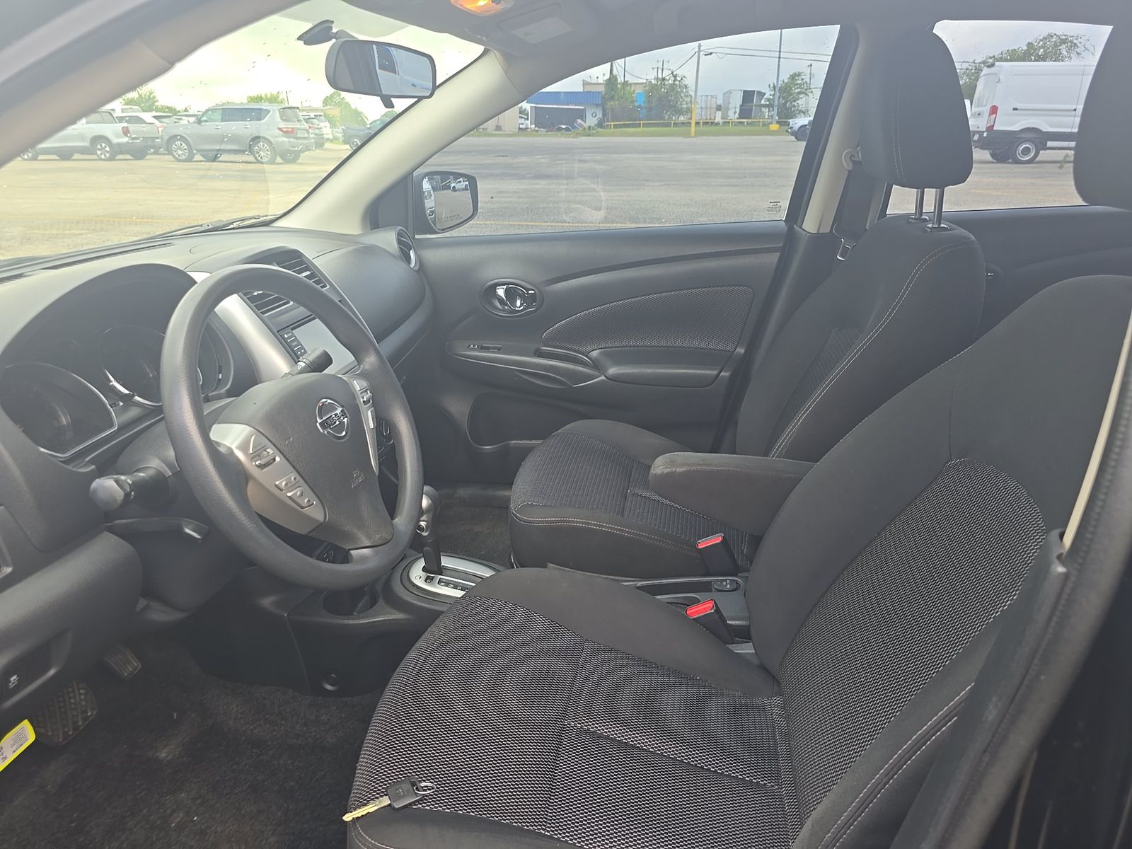 NISSAN VERSA - 8