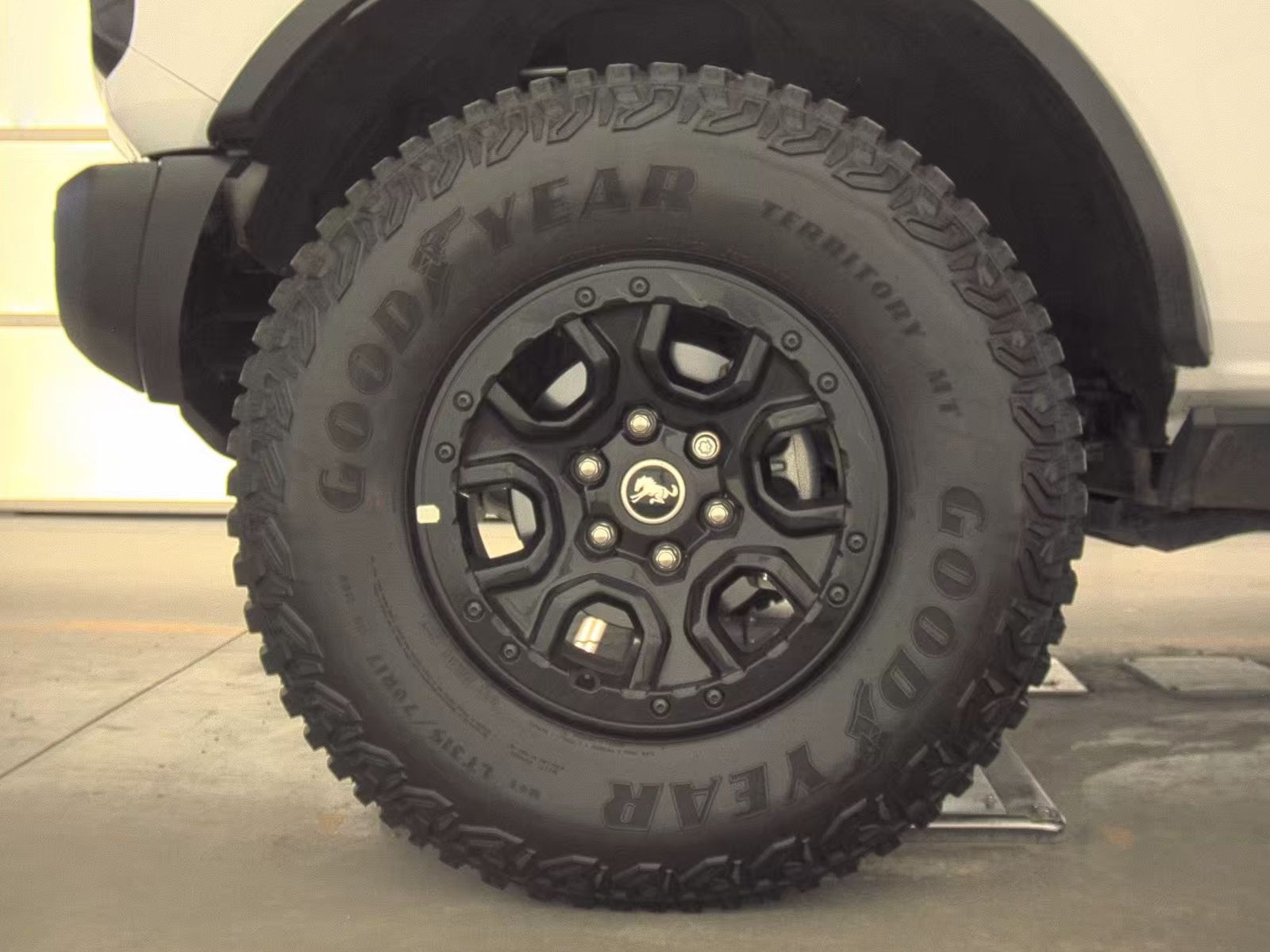 FORD BRONCO - 10