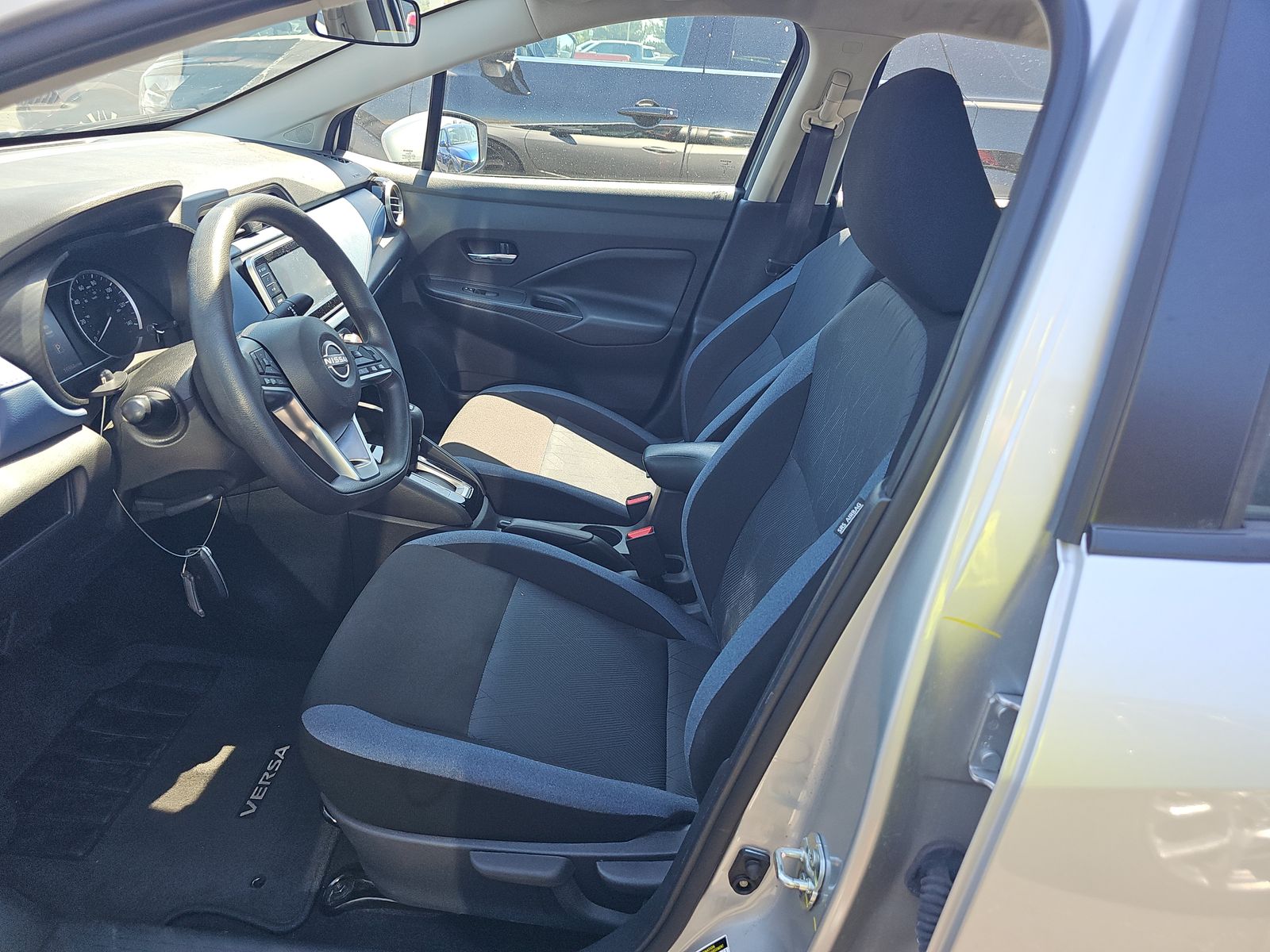 NISSAN VERSA - 8