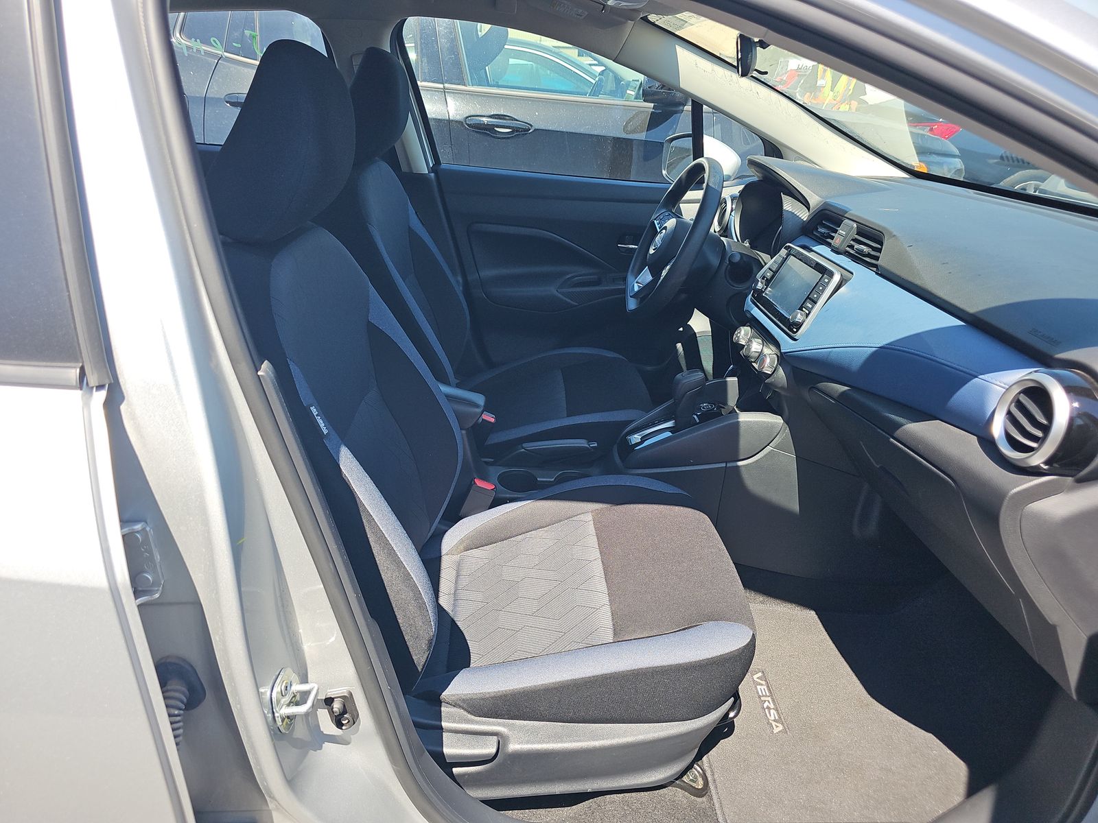 NISSAN VERSA - 9