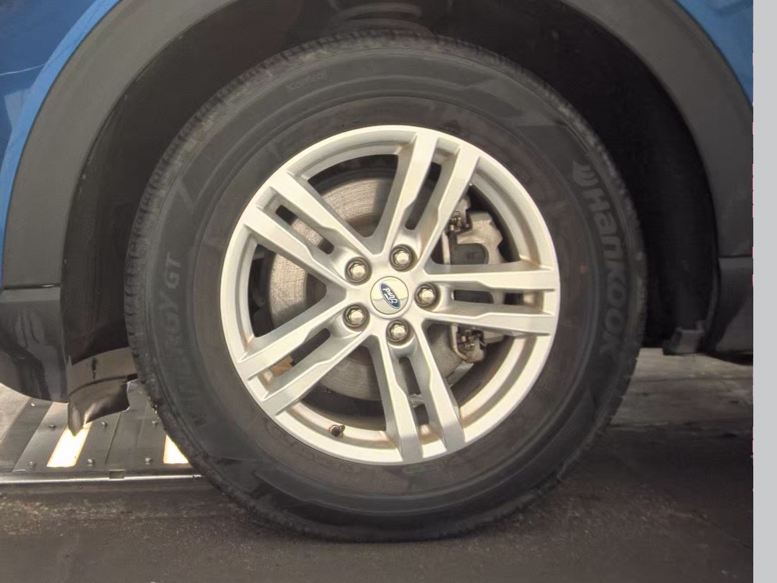FORD EXPLORER - 10