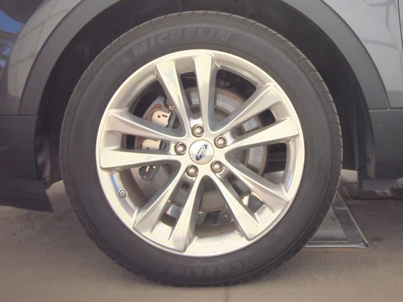 FORD EXPLORER - 10