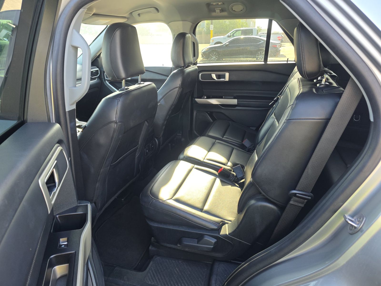 2023 Ford Explorer XLT RWD