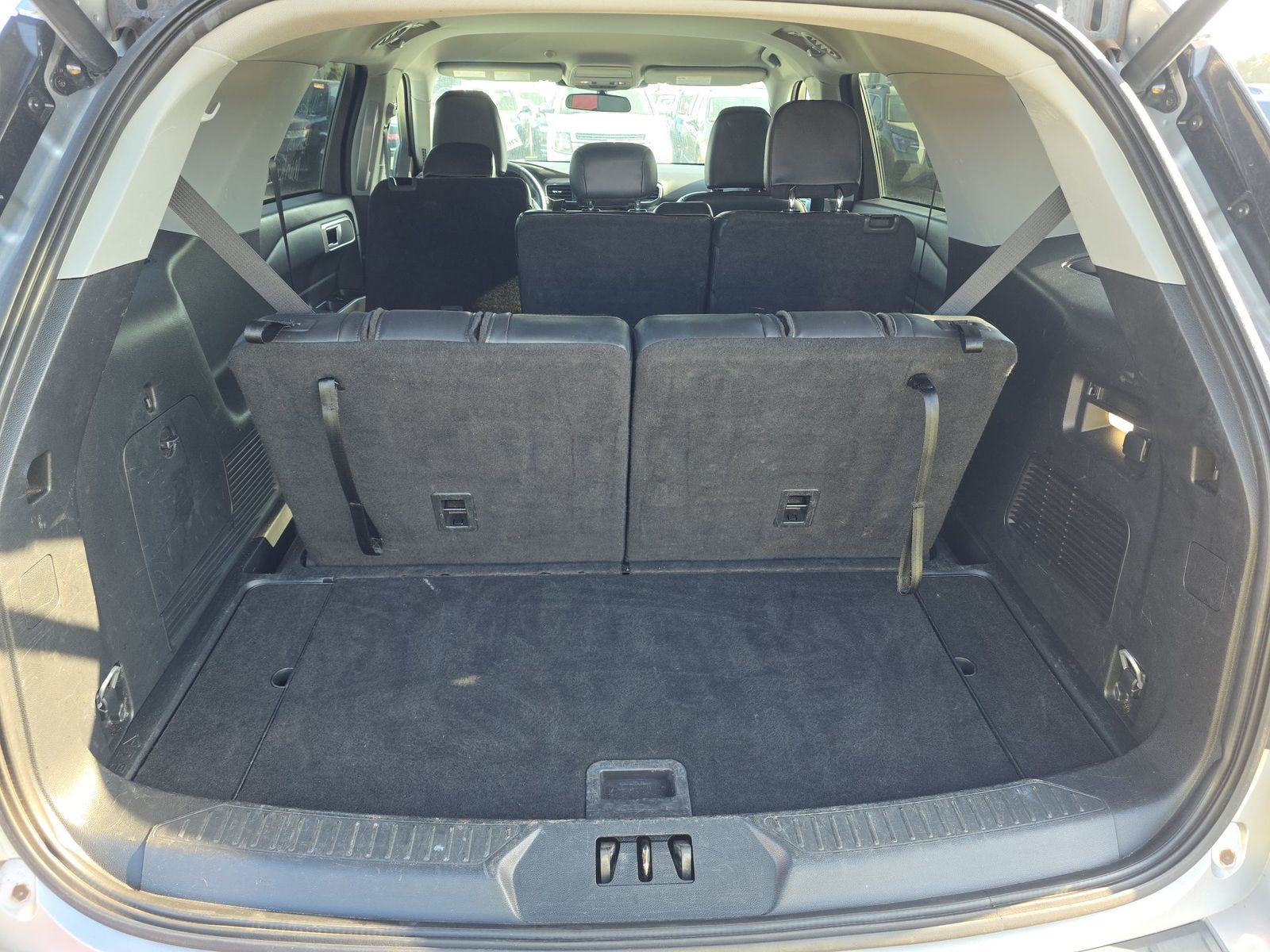2023 Ford Explorer XLT RWD