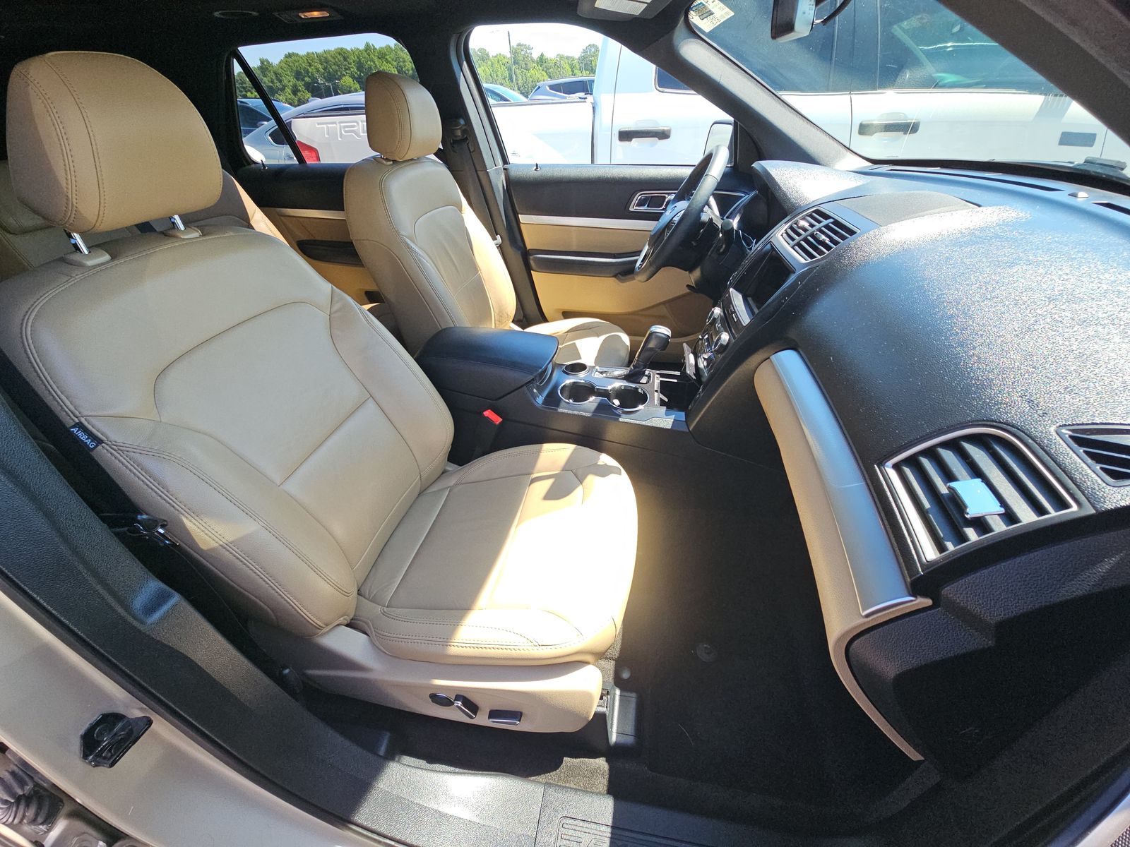 FORD EXPLORER - 9