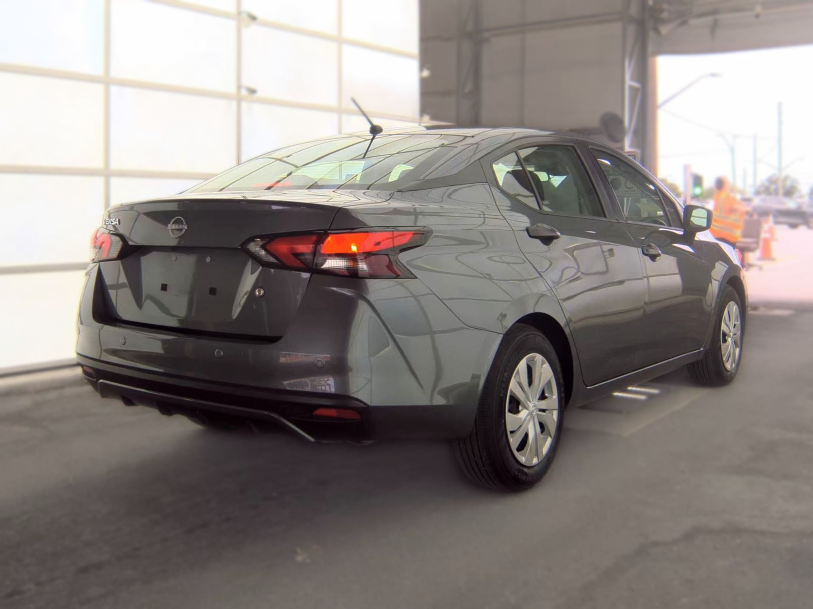 NISSAN VERSA - 6