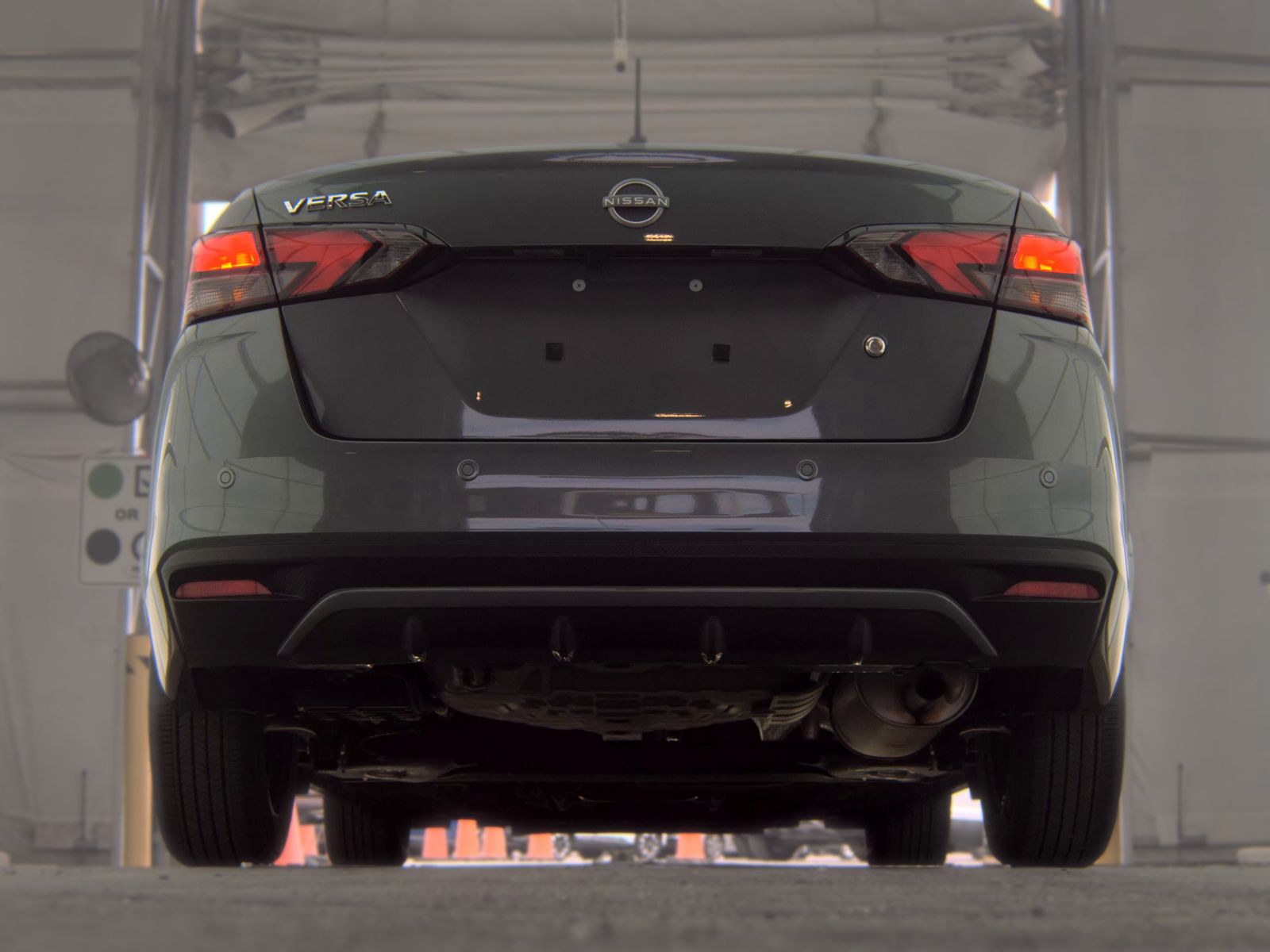 NISSAN VERSA - 8