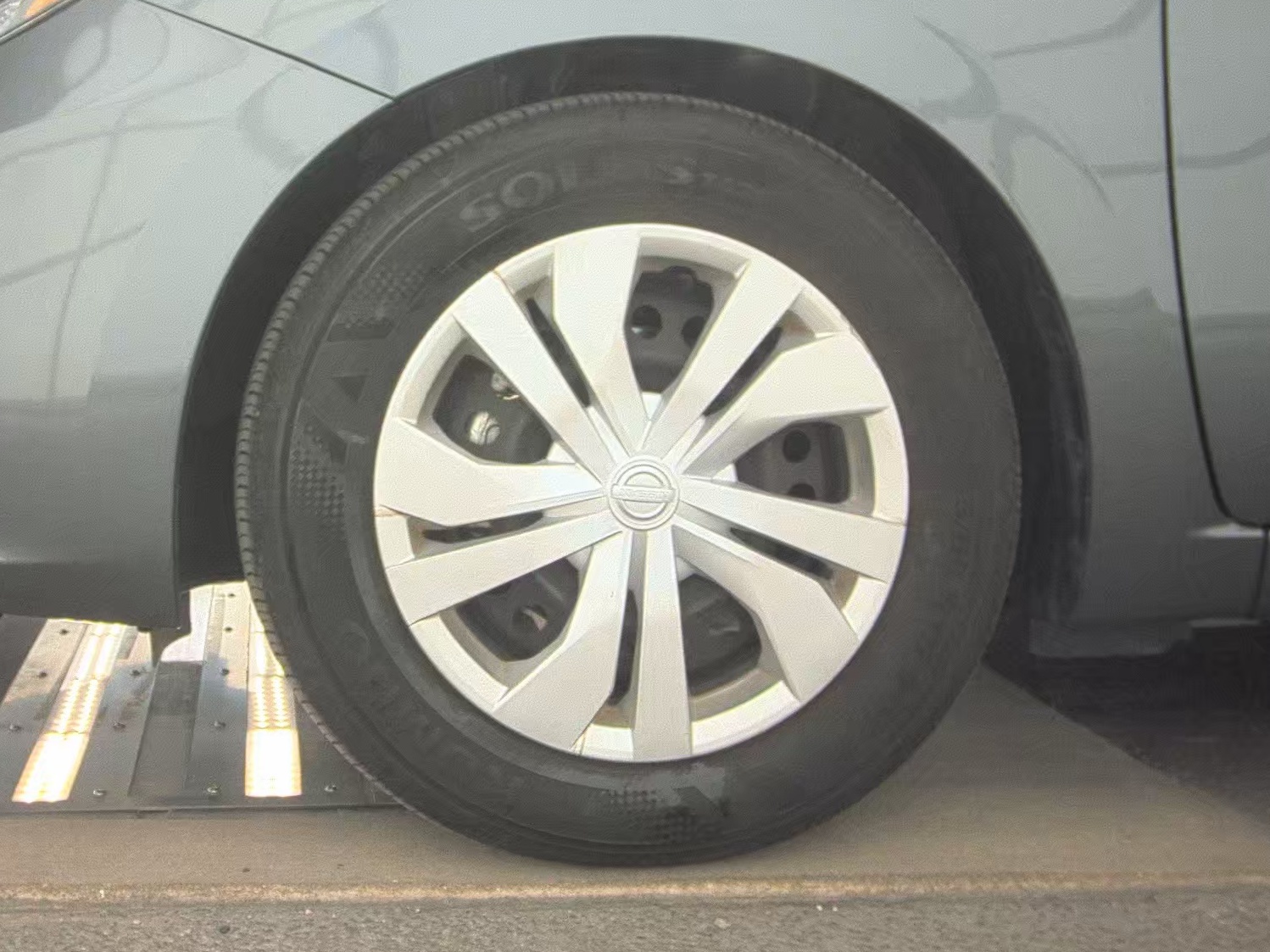 NISSAN VERSA - 10