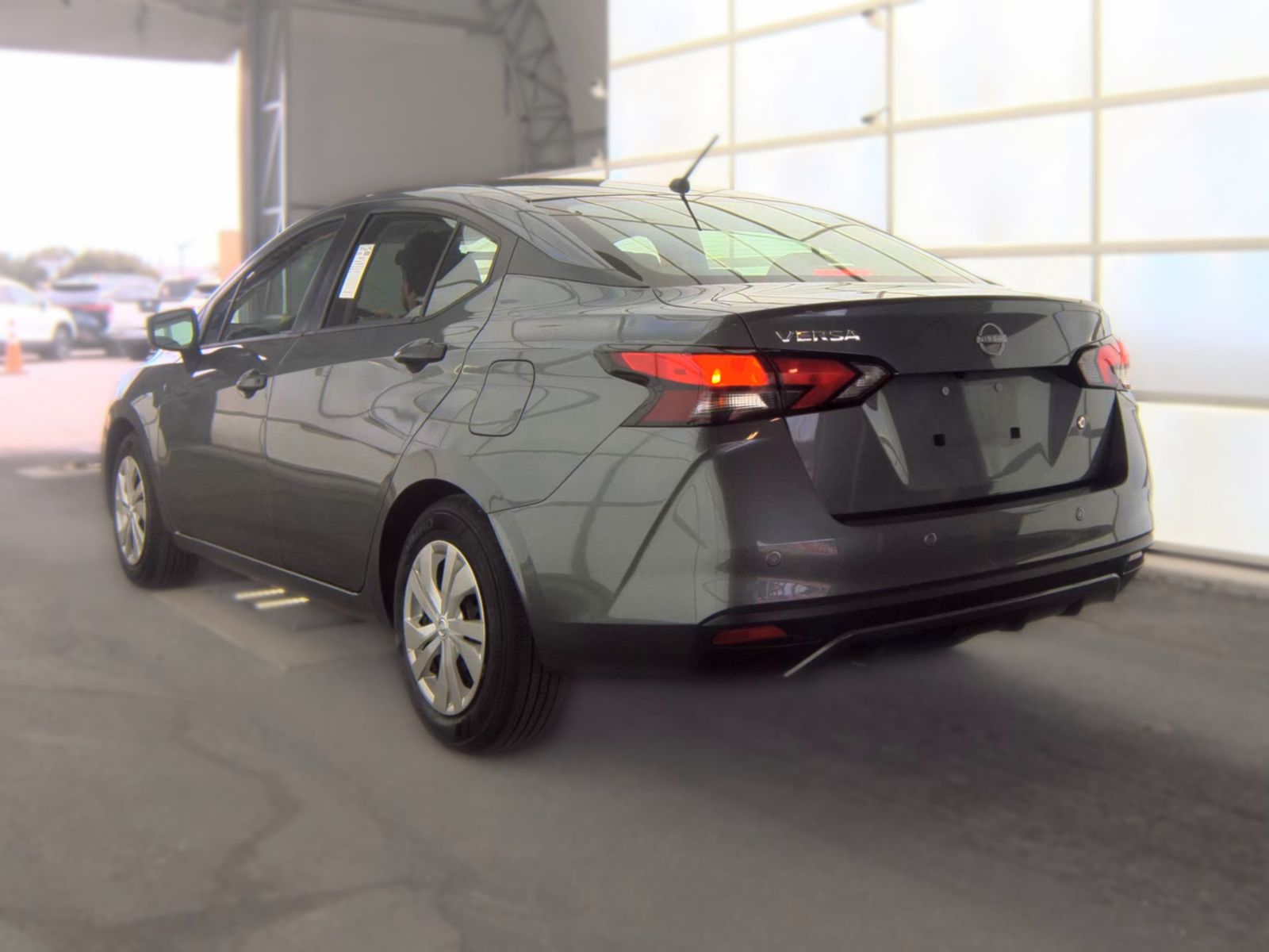 NISSAN VERSA - 9