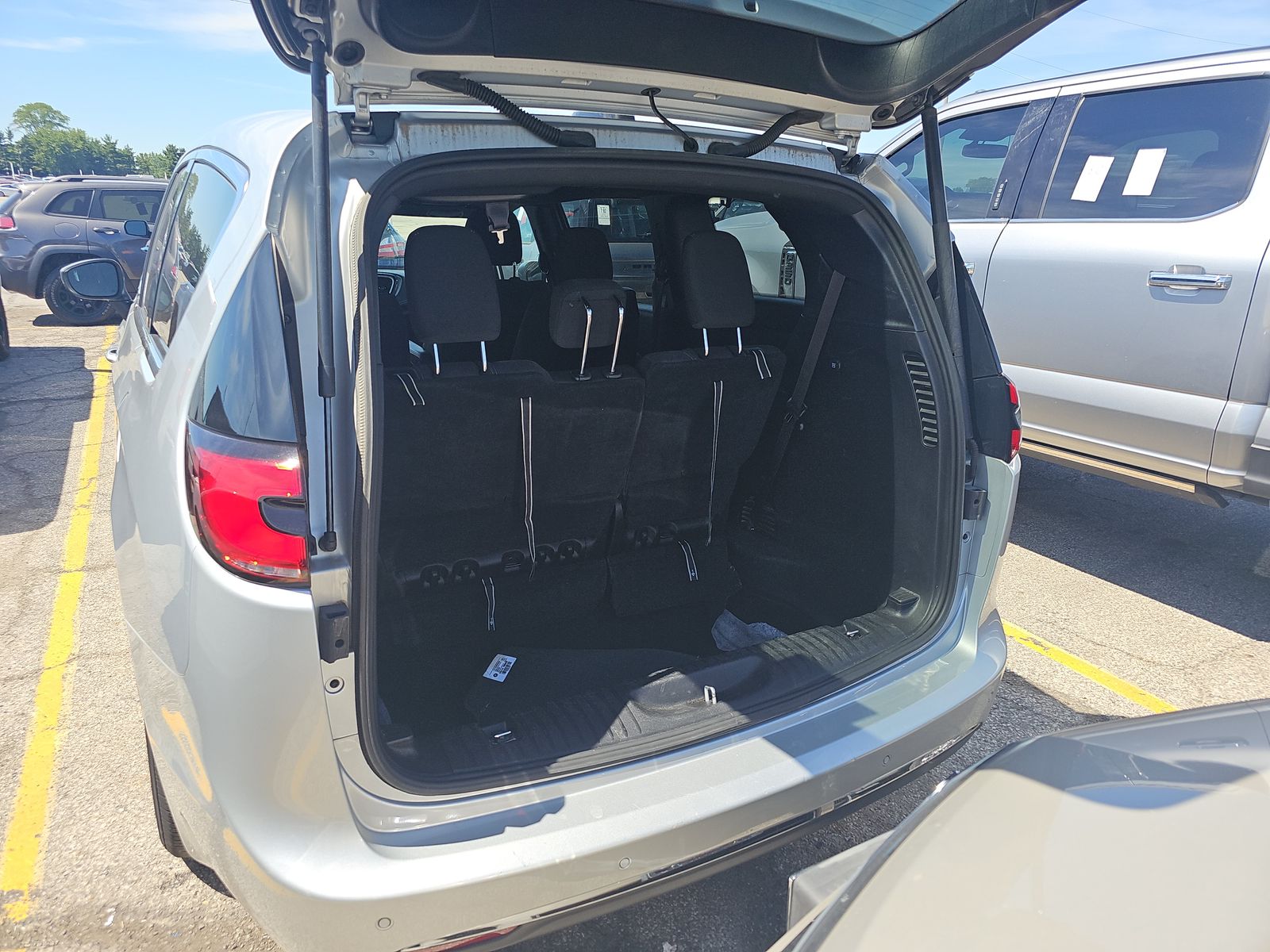 2023 Chrysler Pacifica Touring FWD