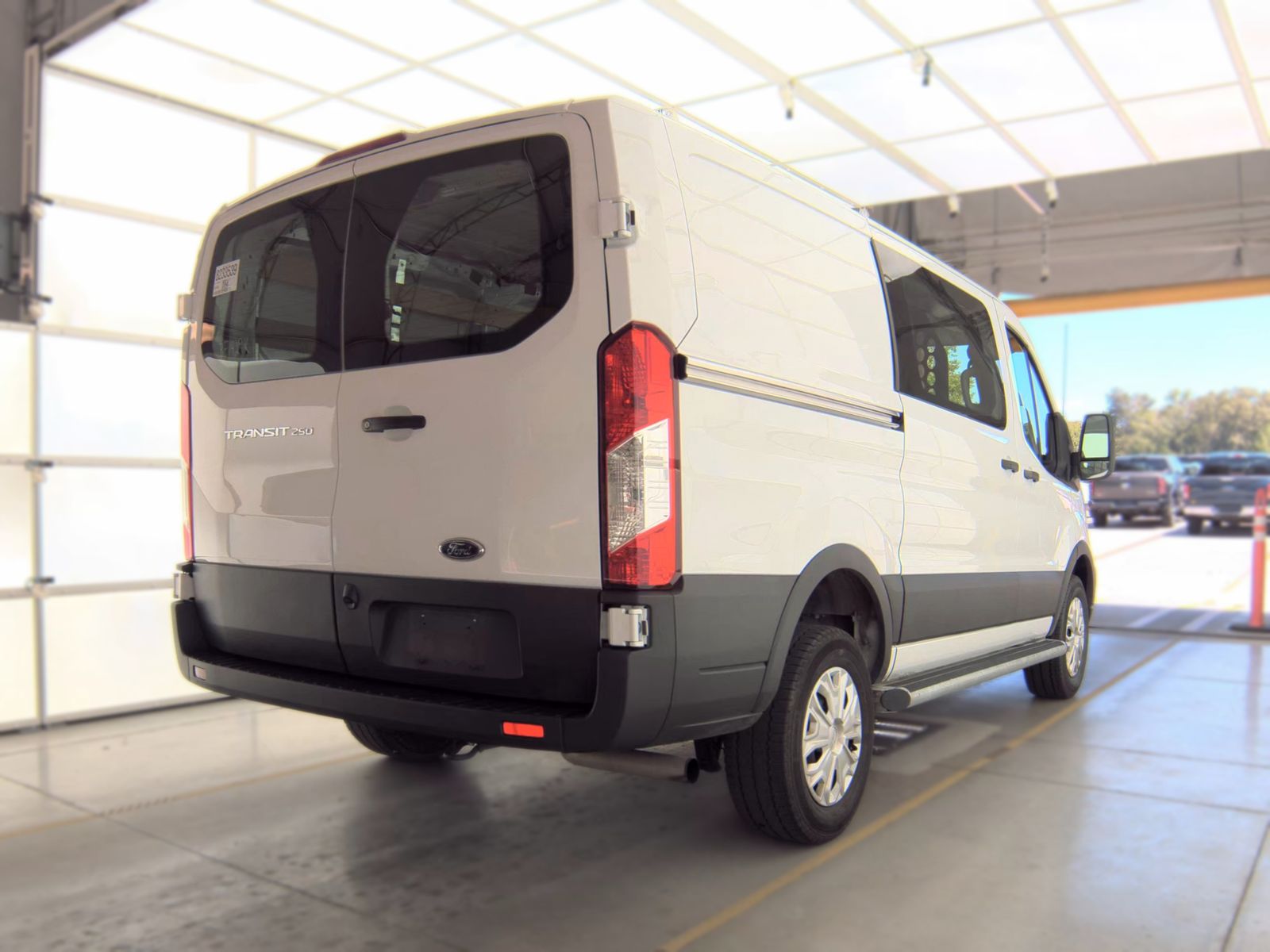 FORD TRANSIT 250 - 5