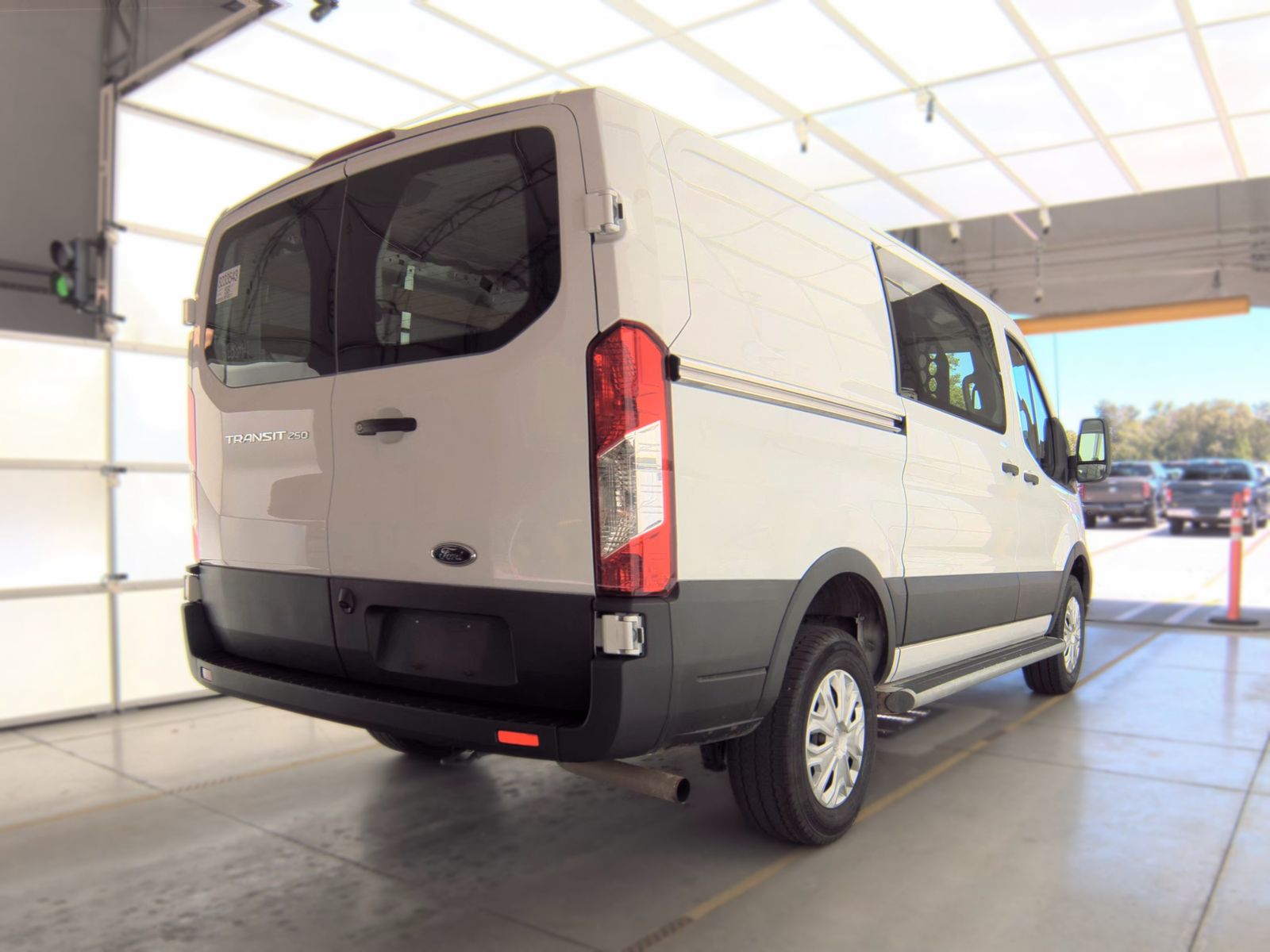 FORD TRANSIT 250 - 5