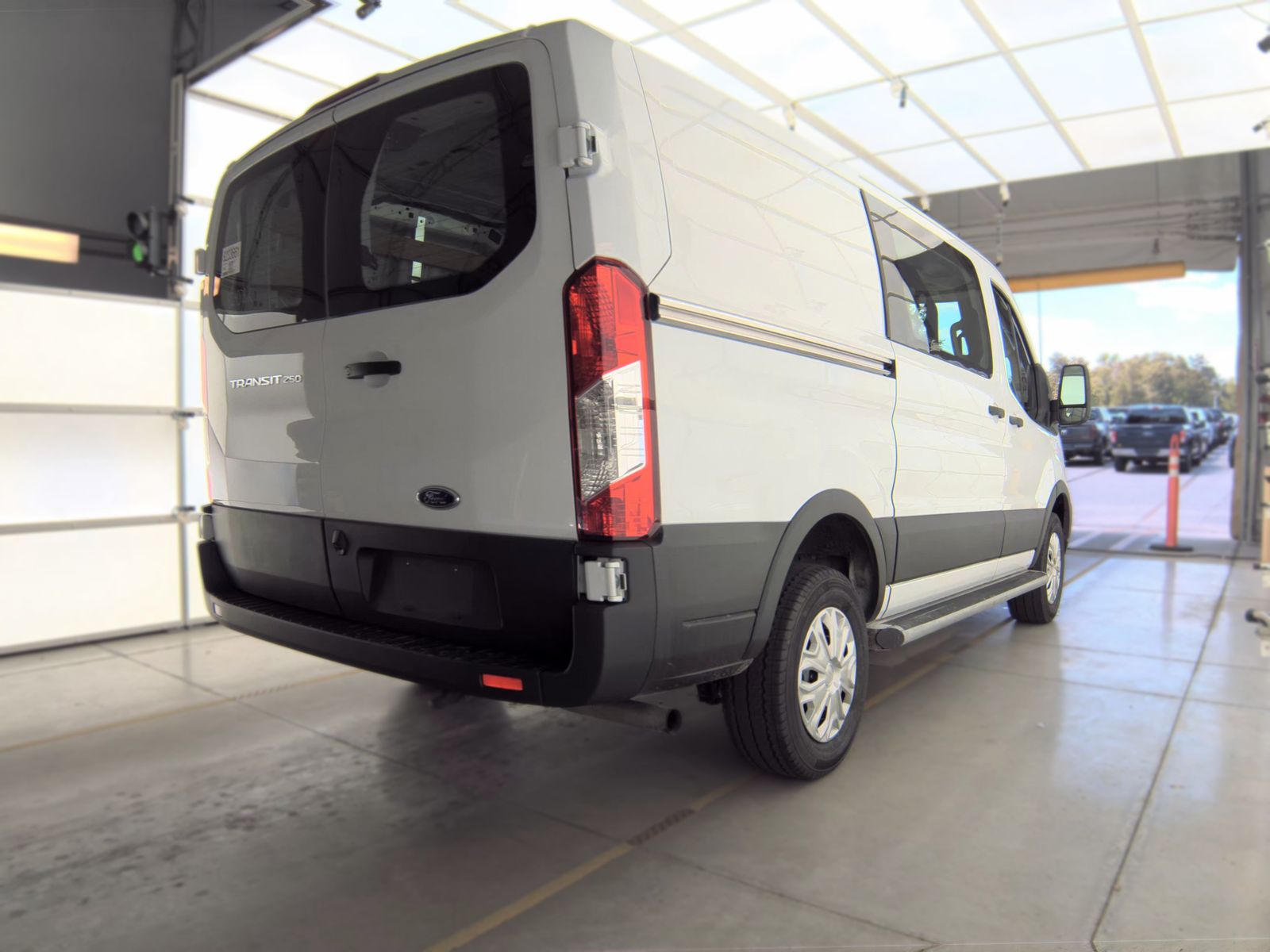 FORD TRANSIT 250 - 5