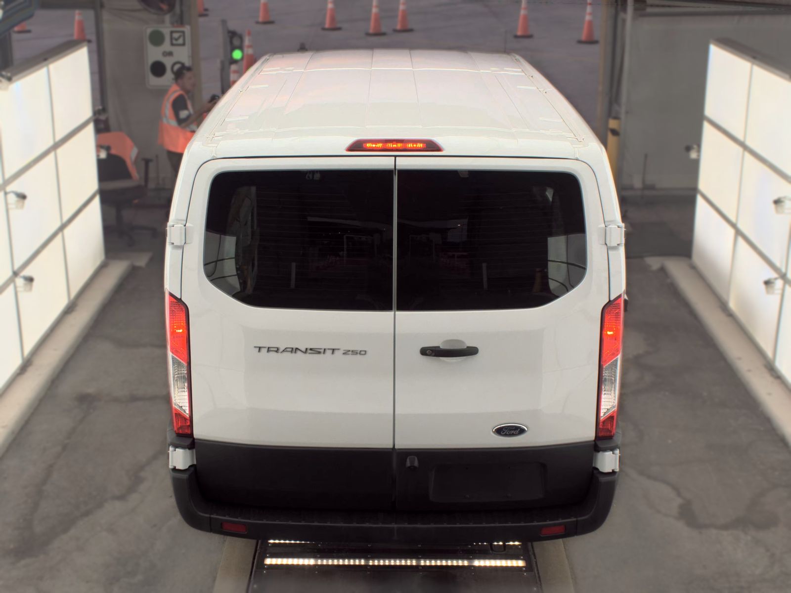 FORD TRANSIT 250 - 6