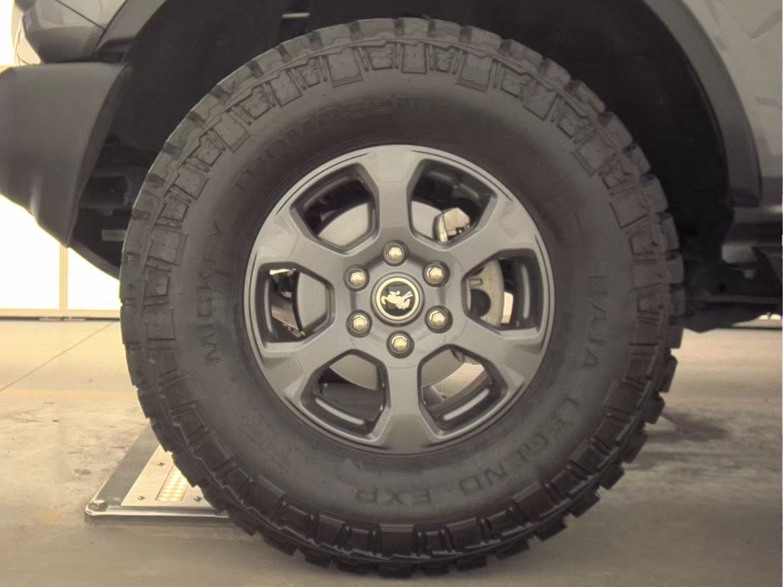 FORD BRONCO - 10