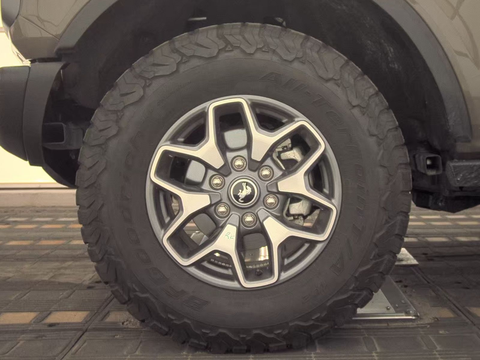 FORD BRONCO - 10