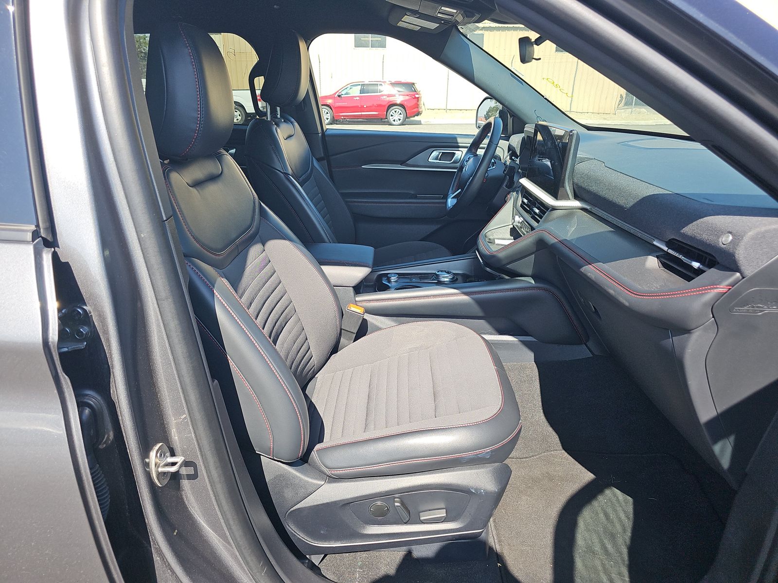 2025 Ford Explorer ST-Line AWD