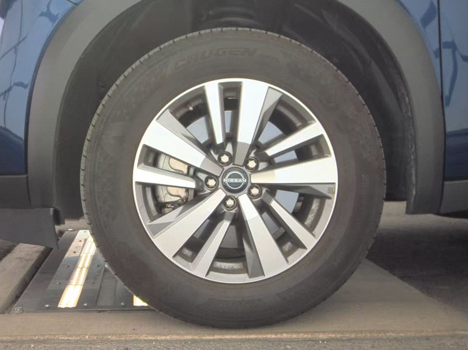 2026 Nissan Pathfinder SL FWD