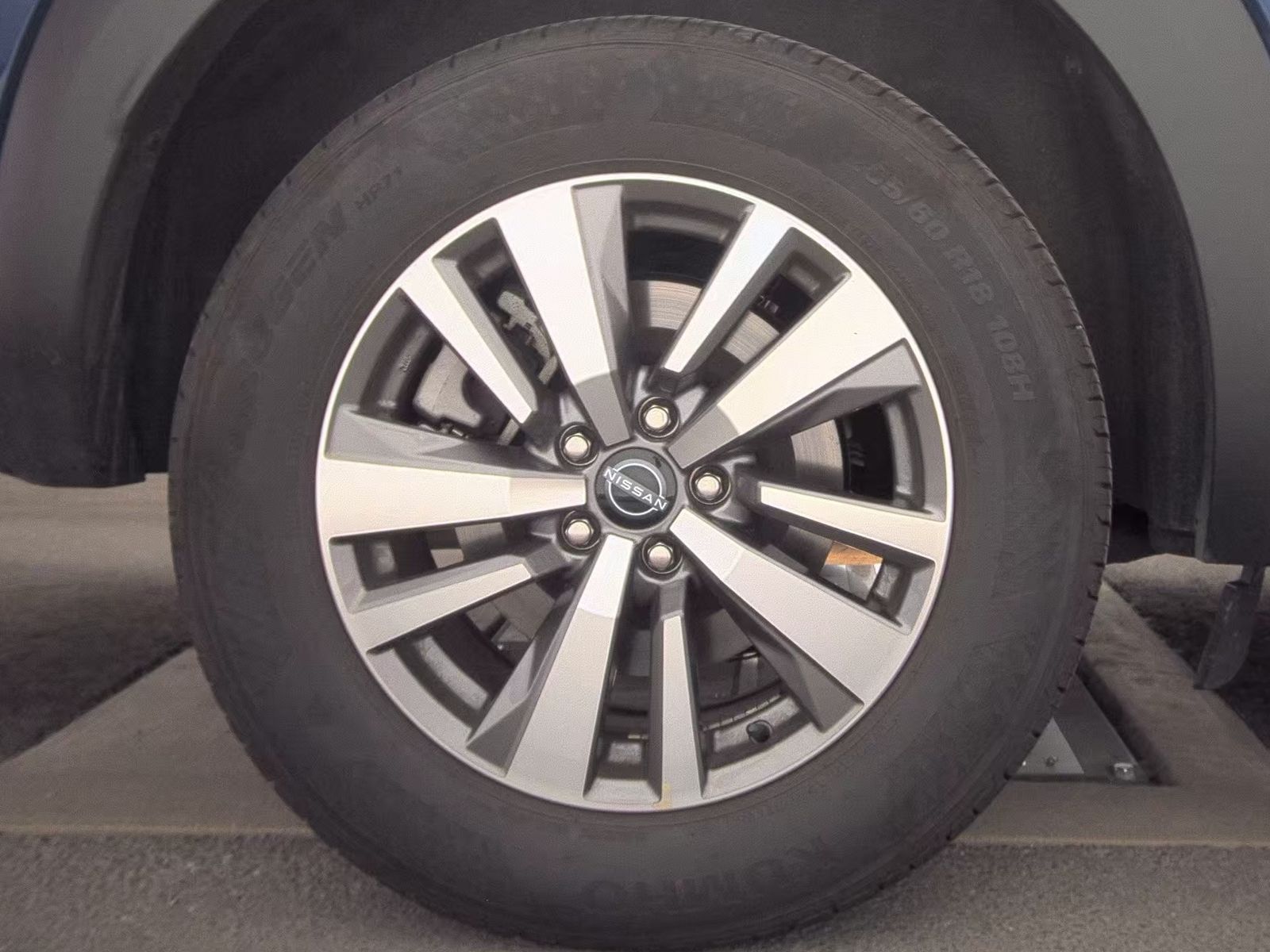 2026 Nissan Pathfinder SL FWD