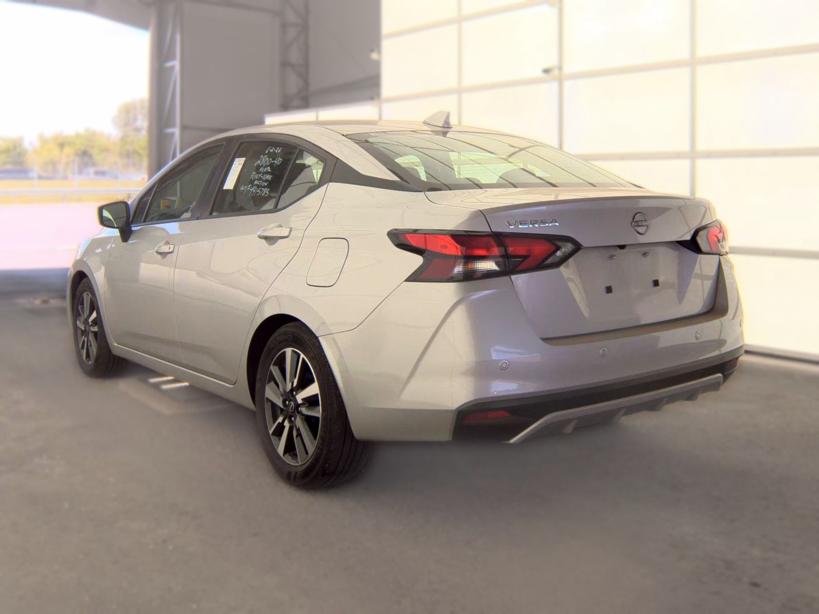 NISSAN VERSA - 9
